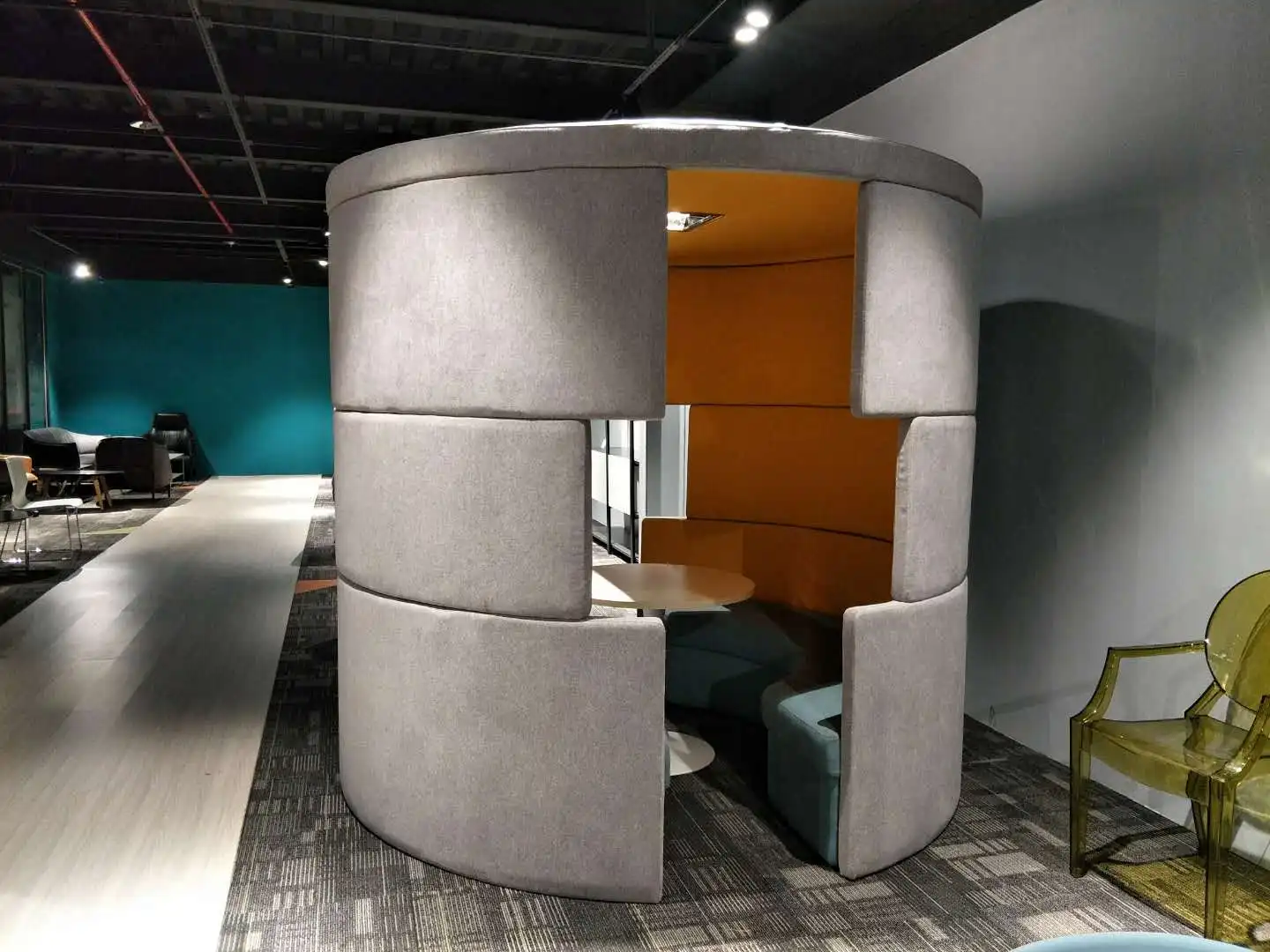 Lounge Fabric  office furniture 4 Seats soundproof  round meeting pod