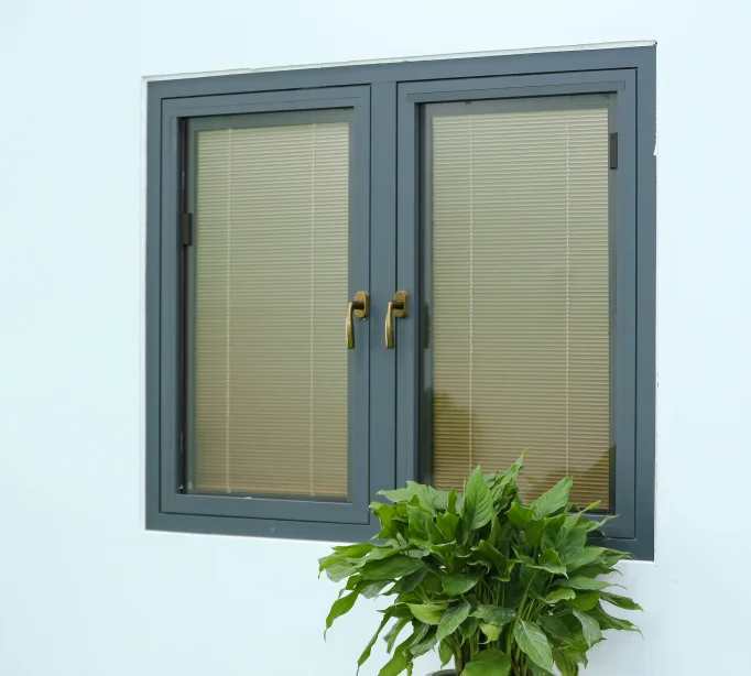 Встроенный ручной затвор Minetal затемняет оконную шторку между двойным стеклом