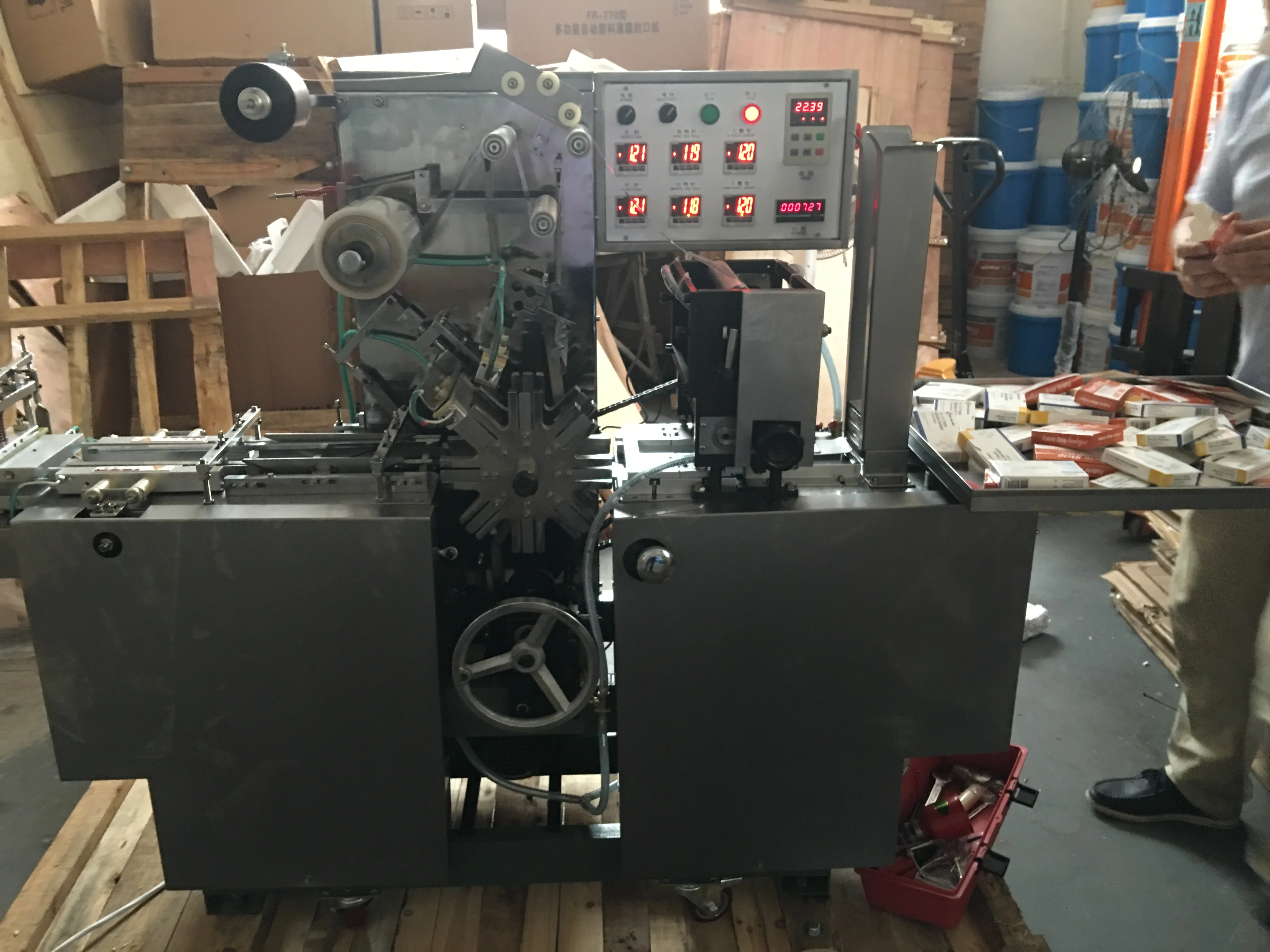 plastic box  toffee carton cellophane pallet stretch biscuit coil tattoo film shrink soap book wrapping machine