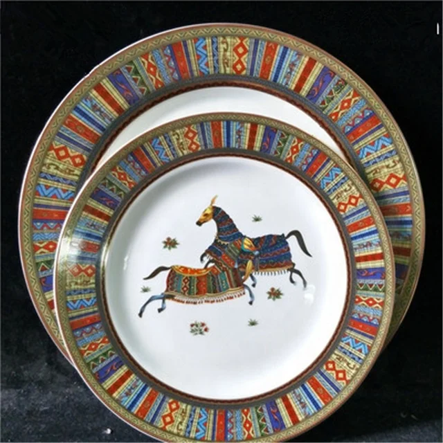 Hot Selling 4pcs Nordic Luxury War Horse Dining Room Sets Porcelain Dishes Plates With Gift Box