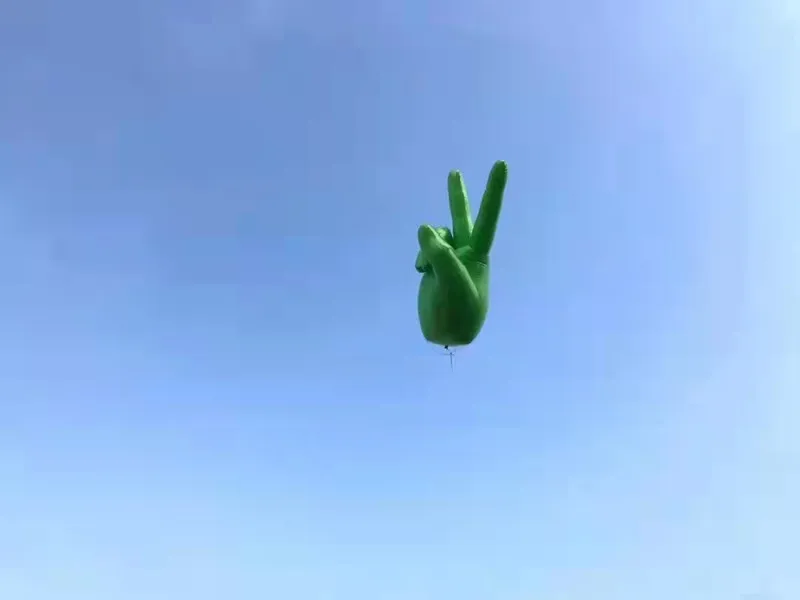 flying realistic inflatable finger giant inflatable hand for decoration