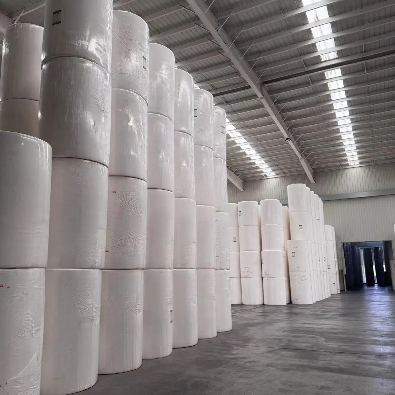 Wholesale Virgin Bamboo Wood Pulp Jumbo Roll Toilet Tissue Napkin Soft Raw Material Mother Roll