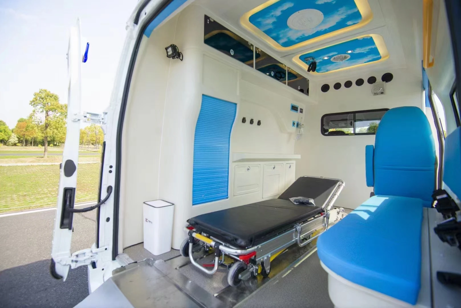 Emergency rescue ambulance with oxygen tank, emergency ambulance for disabled people