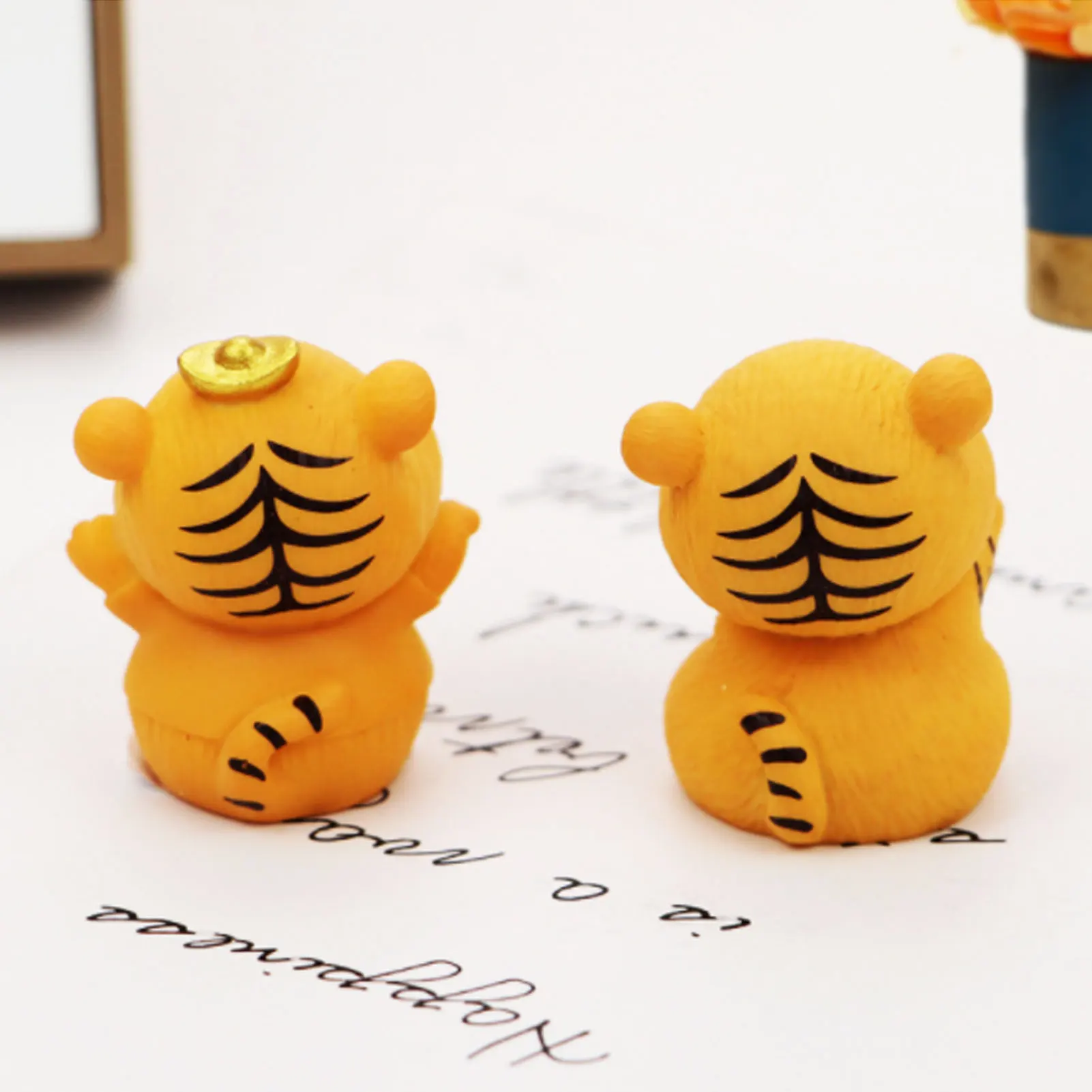 2022 Chinesr New Year Resin Tiger Mascot Happy New Year Mini Tiger Good Luck Ornament for Home Office Car Decoration