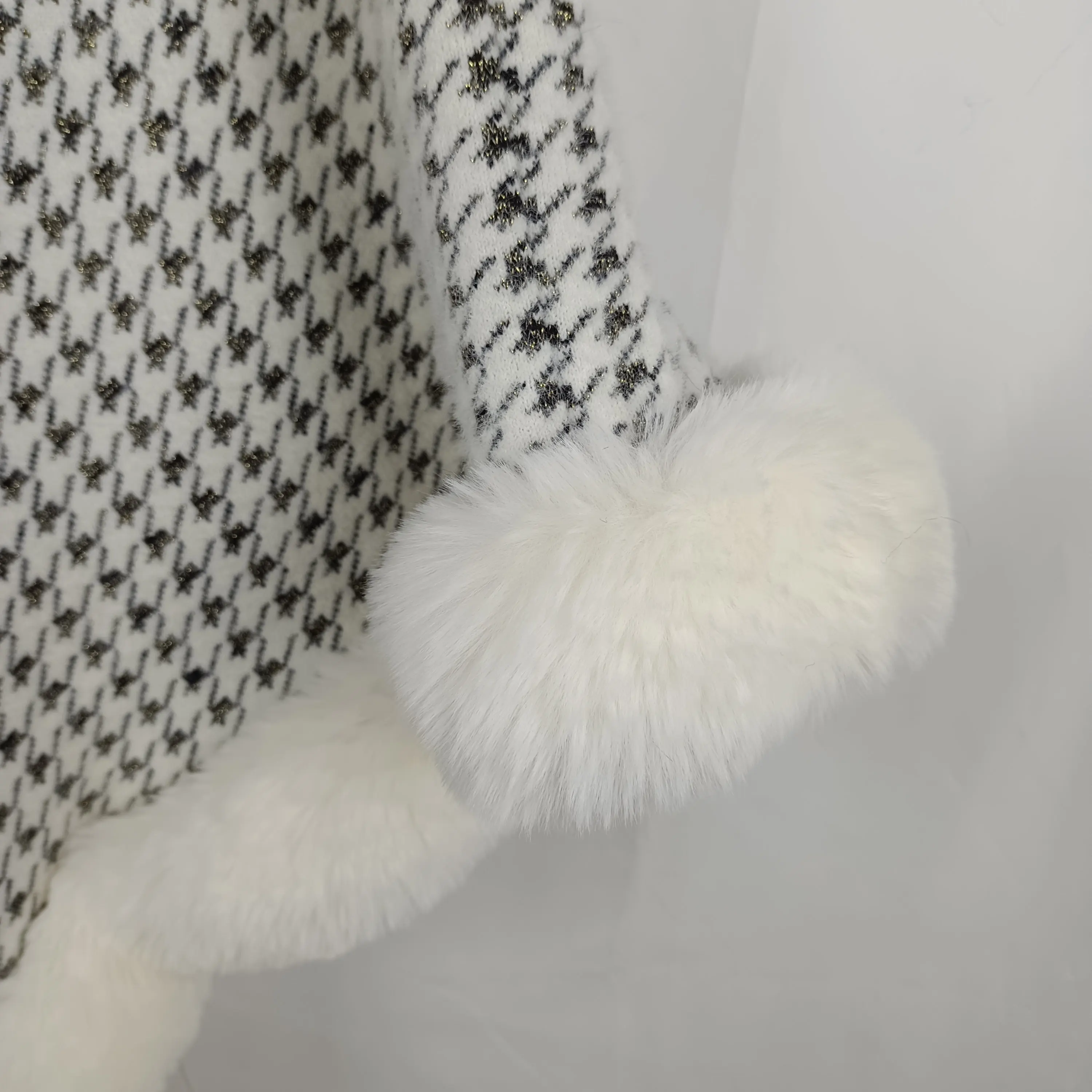 Winter Women Woolen Thickening Scarf Lady Warm Shawls Faux Fur Poncho Fashion Capes Lady Female Stole