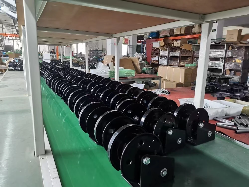 High Quality Black Mini Manual Portable Hand Winch 600LB Hand Crank Small Winch  with Synthetic Rope Gear Ratio 3.2:1