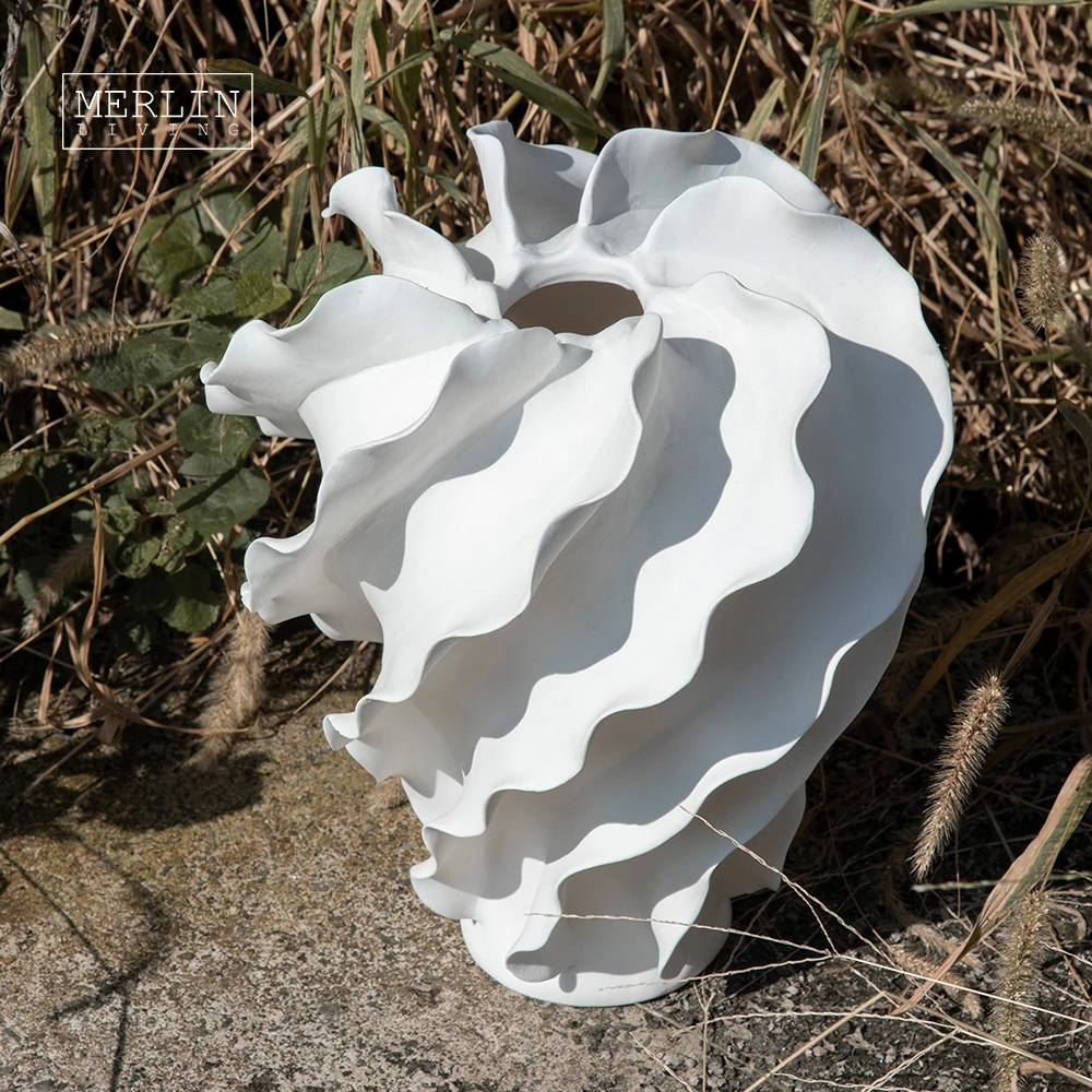 Merlin Living handmade Ceramic vase pinch flower spiral white vase ceramic decoration Chaozhou Ceramic Factory OEMODM
