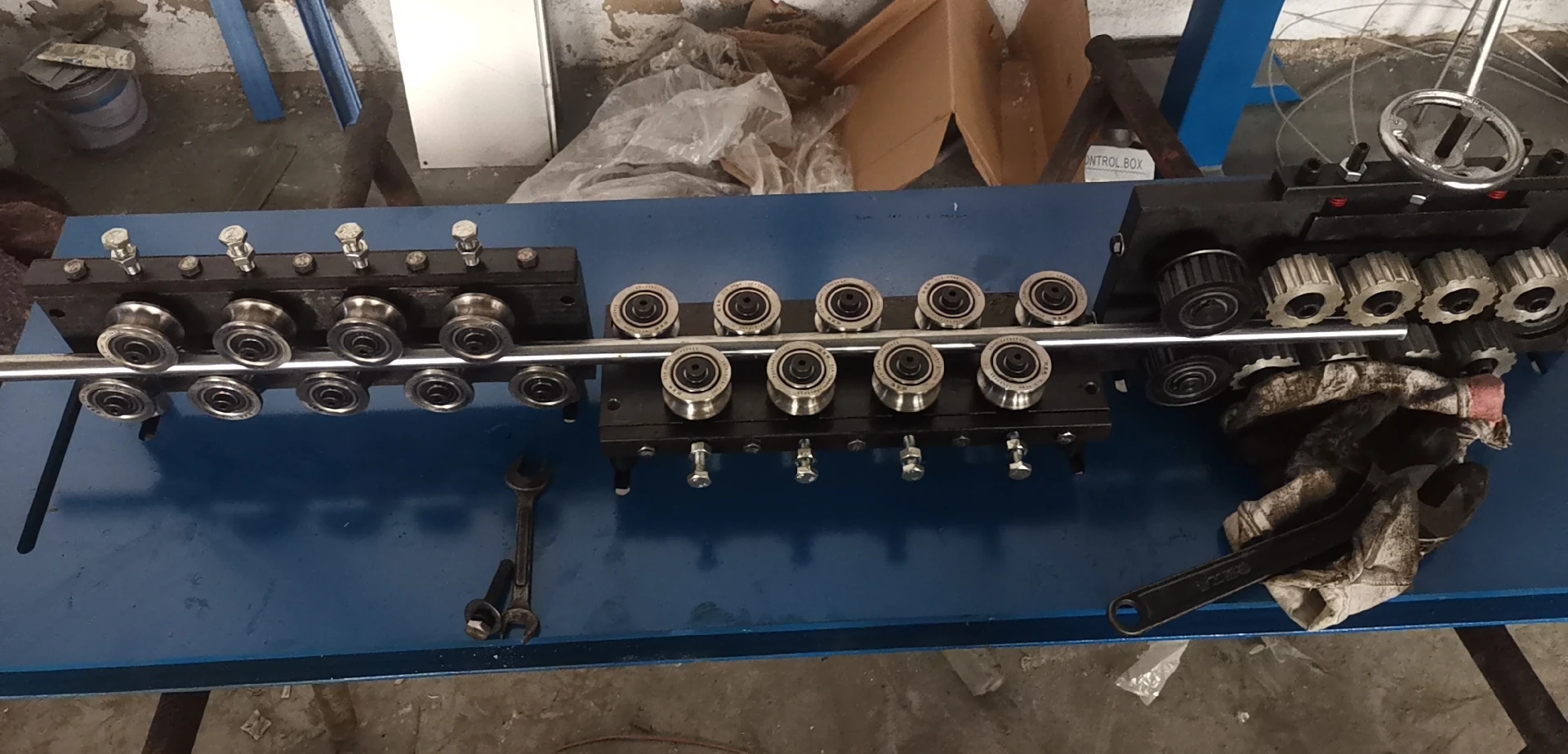 QIPANG CNC automatic stainless steel copper aluminum metal pipe straightening machine straightener iron wire