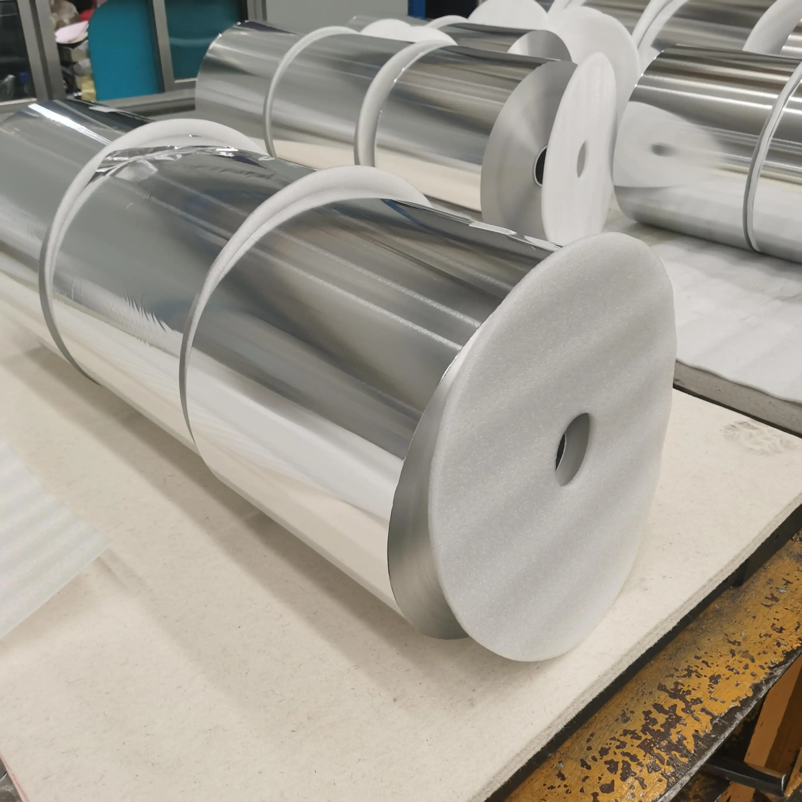 18 Micron Aluminium Foil Jumbo Roll 8011 Raw Material Aluminium Foil Big Roll Price