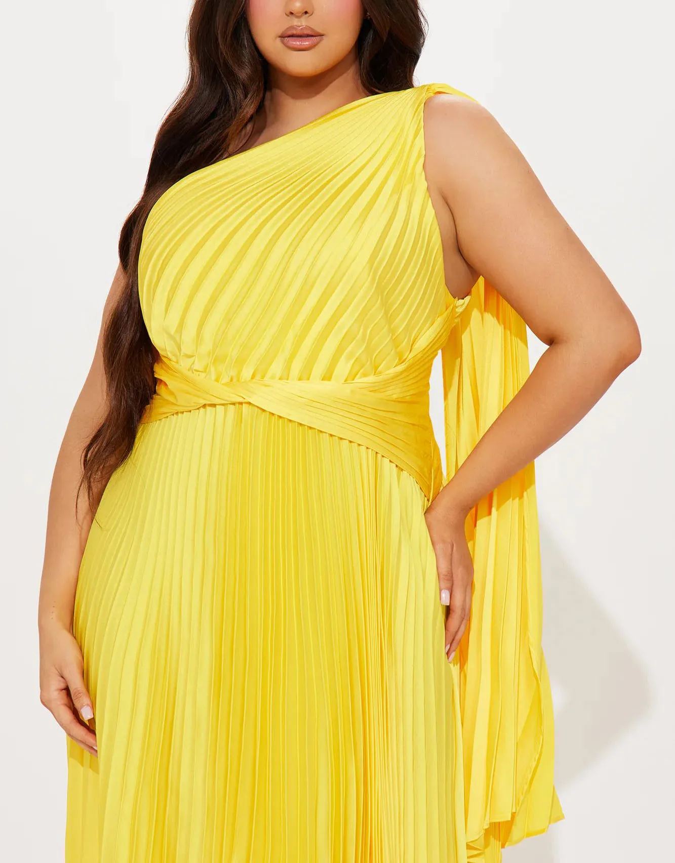 Low MOQ Custom Ladies Elegant Evening Dress One Cold Shoulder Solid Yellow Color Fashion Summer Clothing Women Pleated Dresses