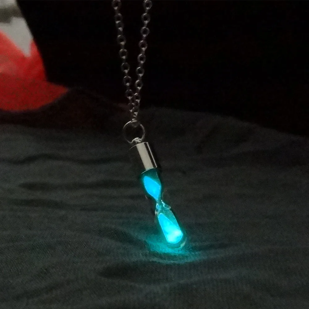 Wholesale Luminous Crystal Hourglass Pendant Necklace Glow In the Dark Quicksand Wish Bottle Necklace For Women Jewelry