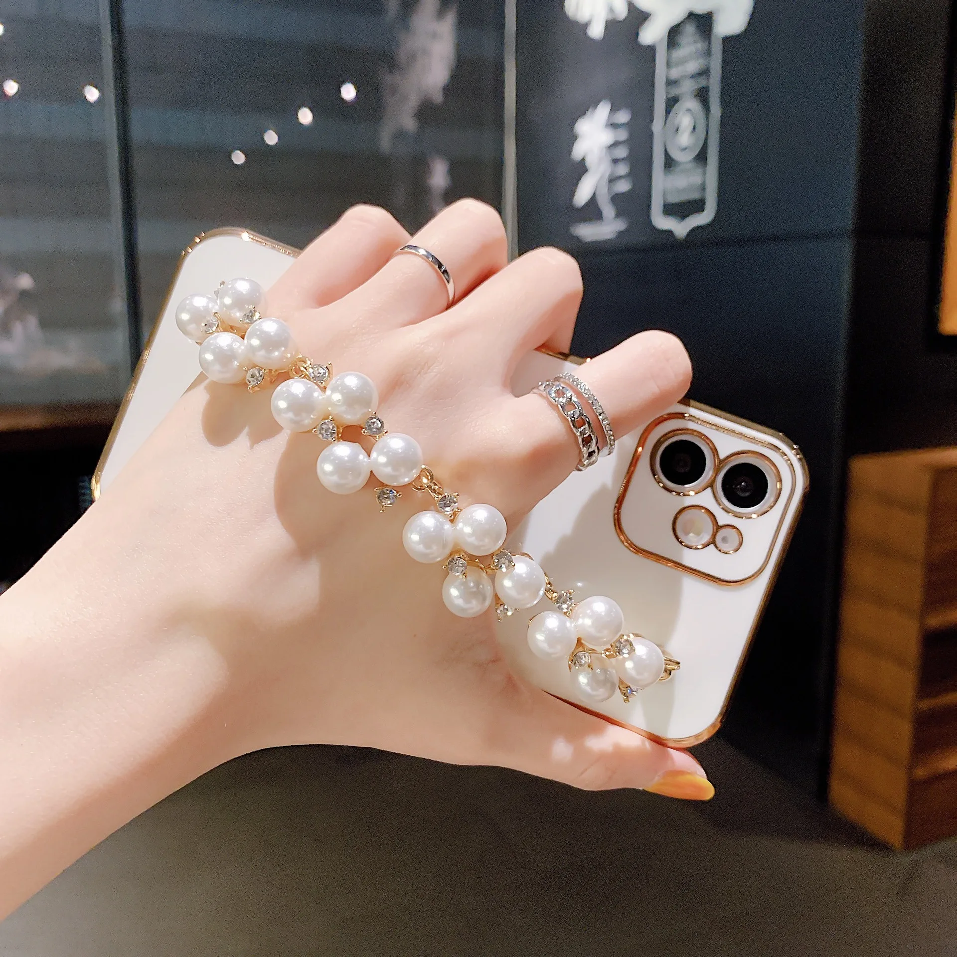 electroplate Pretty Camera Protector Flower cover Diamond Stone Pearl Bracelet Phone Case For iPhone 11 12 14 13 Pro Max Cases