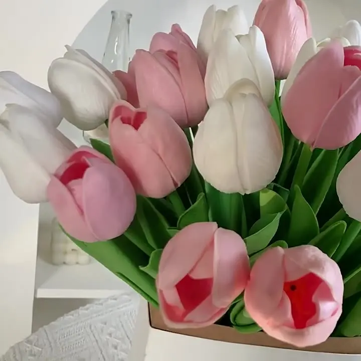 New pu feel tulip simulation flowers real touch tulips outdoor wet decoration shooting props bouquet decoration tulip flowers