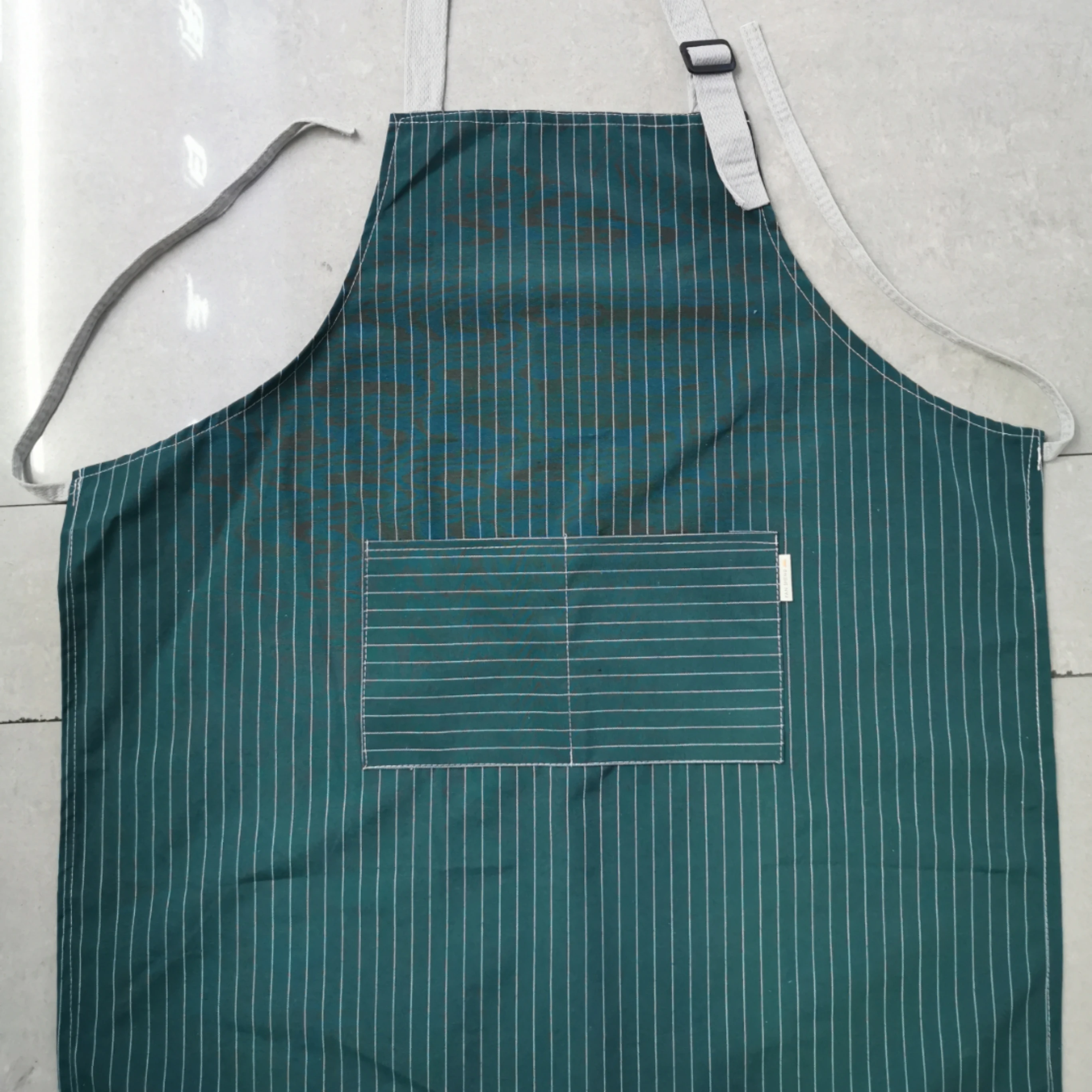 Striped Waterproof PP Apron Kit for Restaurants and Coffee Shops Sanitary Restaurant Apron for Hotels
