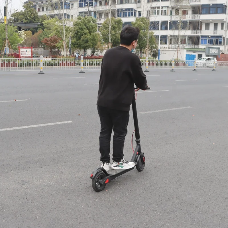 Long Range Designed Dropship E-scooter E Scooter Fast Cheap Adult E Street Scooter New Style E-sports 8.5inch 300w Scooter