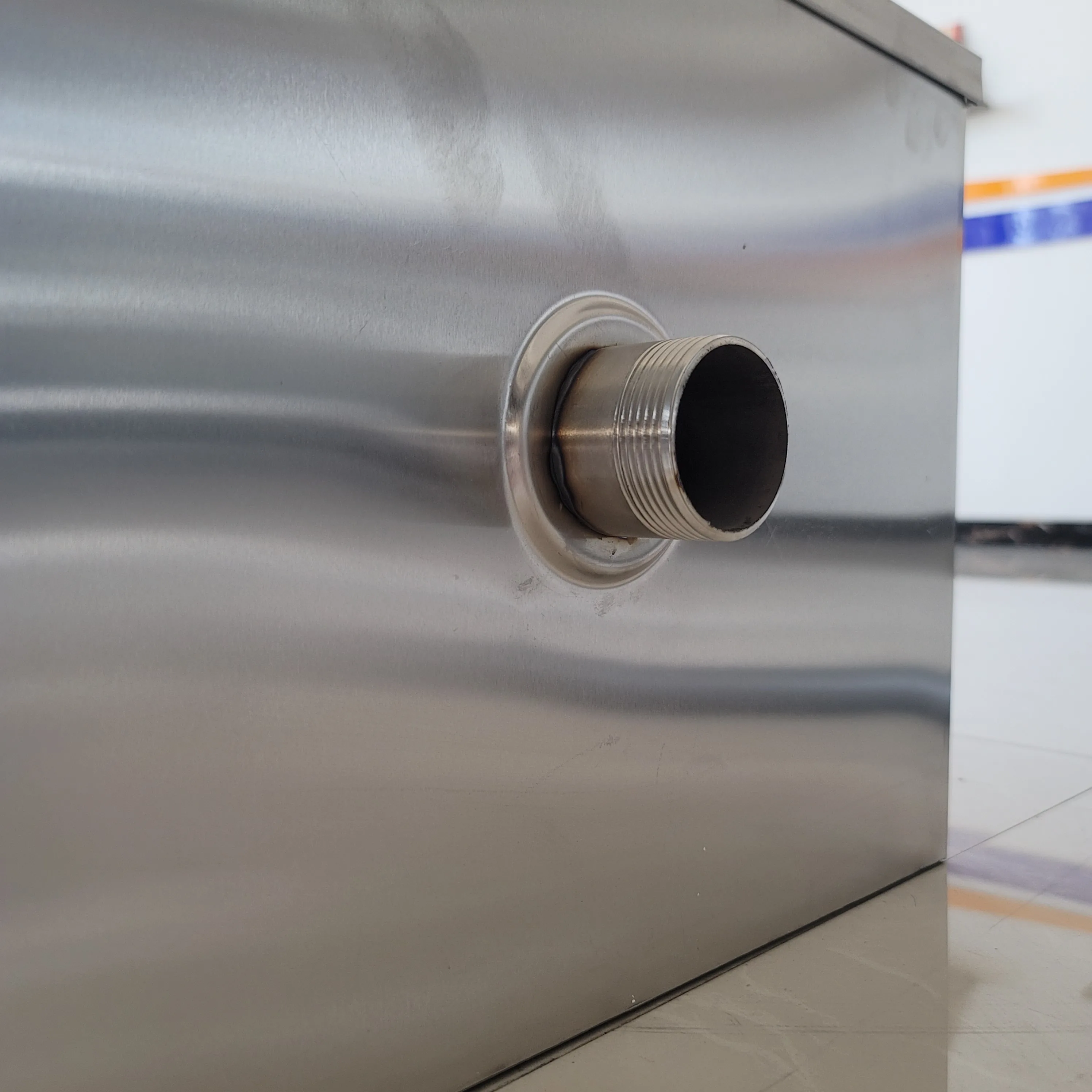 China Mini Liquid Separator Under Sink Grease Trap Oil and Water Separator Soup Oil Filter