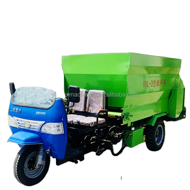 Factory made New type feed truck for farm Mobile feeding truck Farm silage feeder