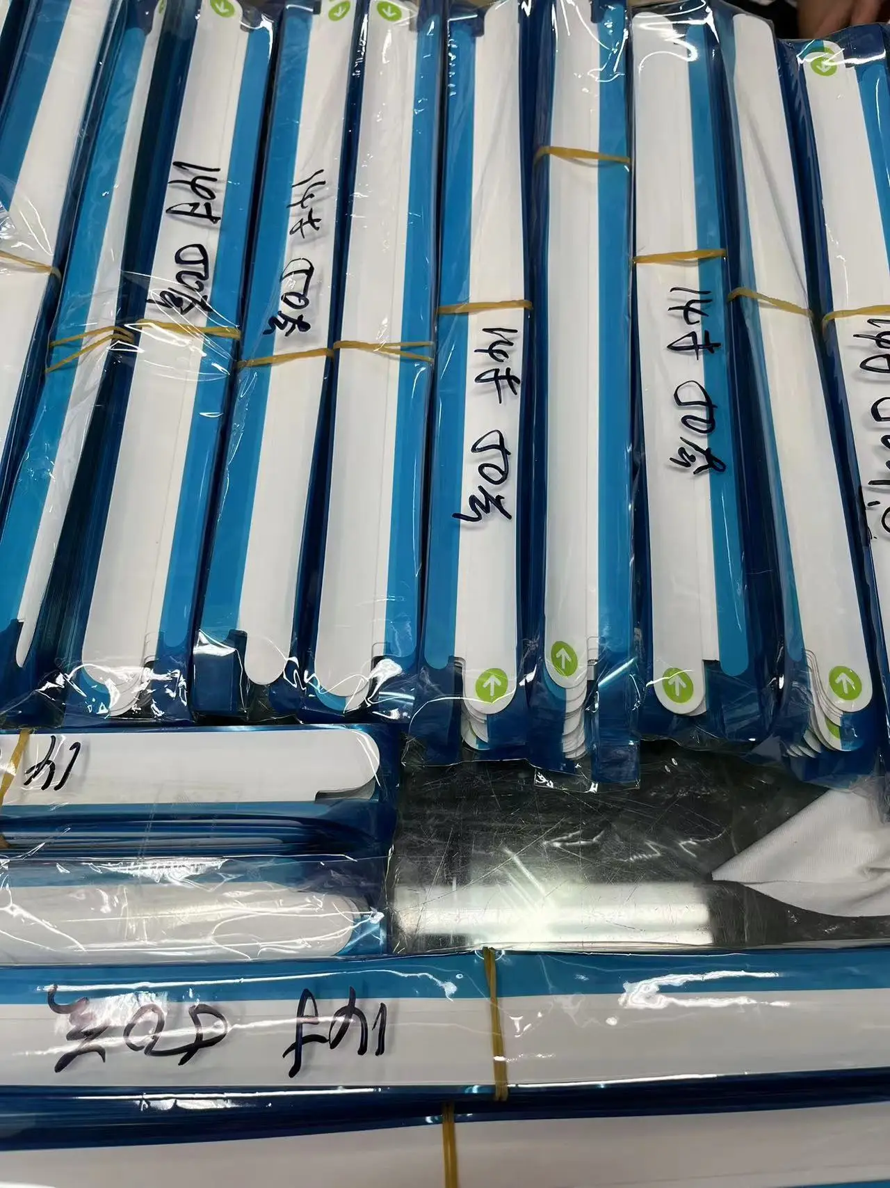 Wholesale Self Adhesive Seal Sticker Label Printing Stickers For macbook pro 14 16 inch packaging box