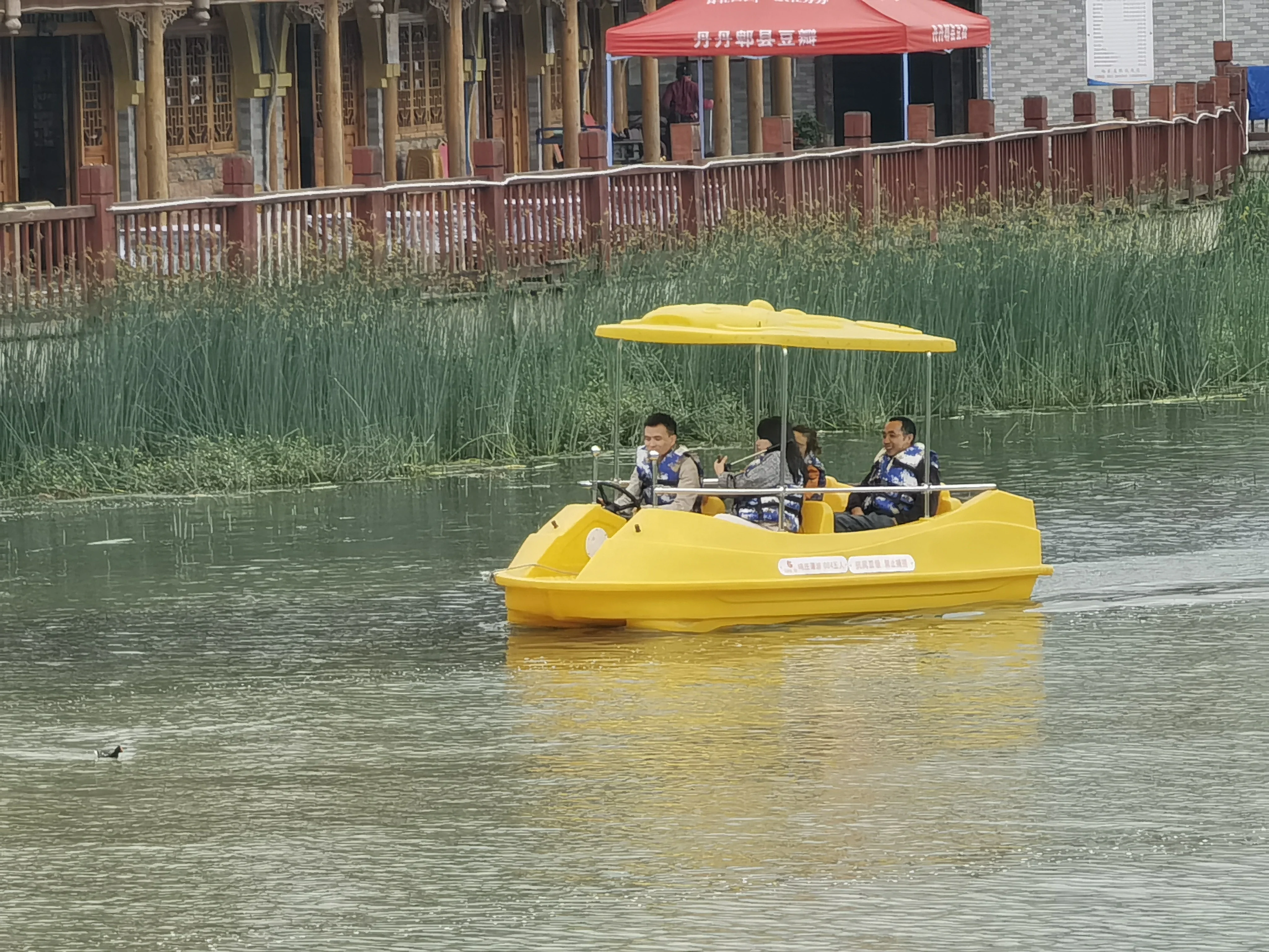 Customized Plastic 4-5 passengers electric boat