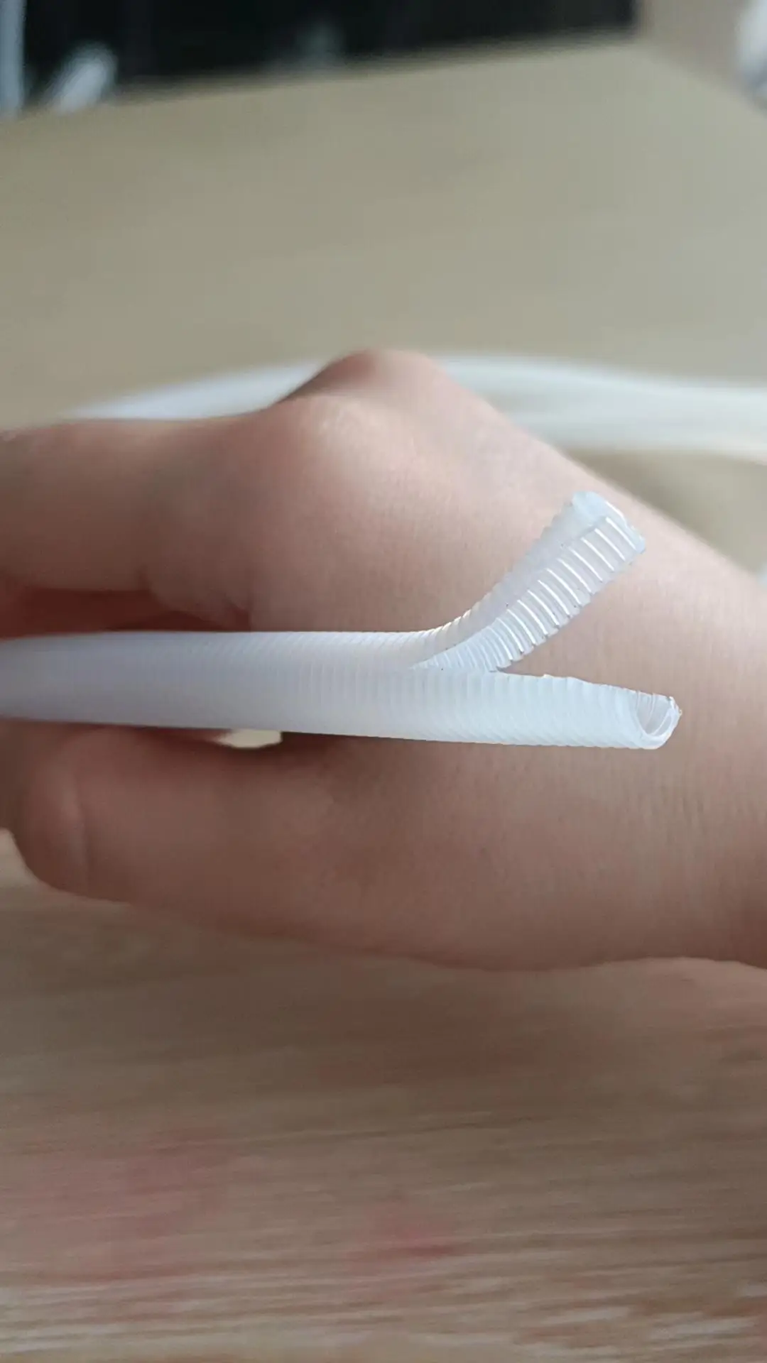 The flat wave 304 steel braided bellows lined with PTFE are used for chemical automobile oil pipes