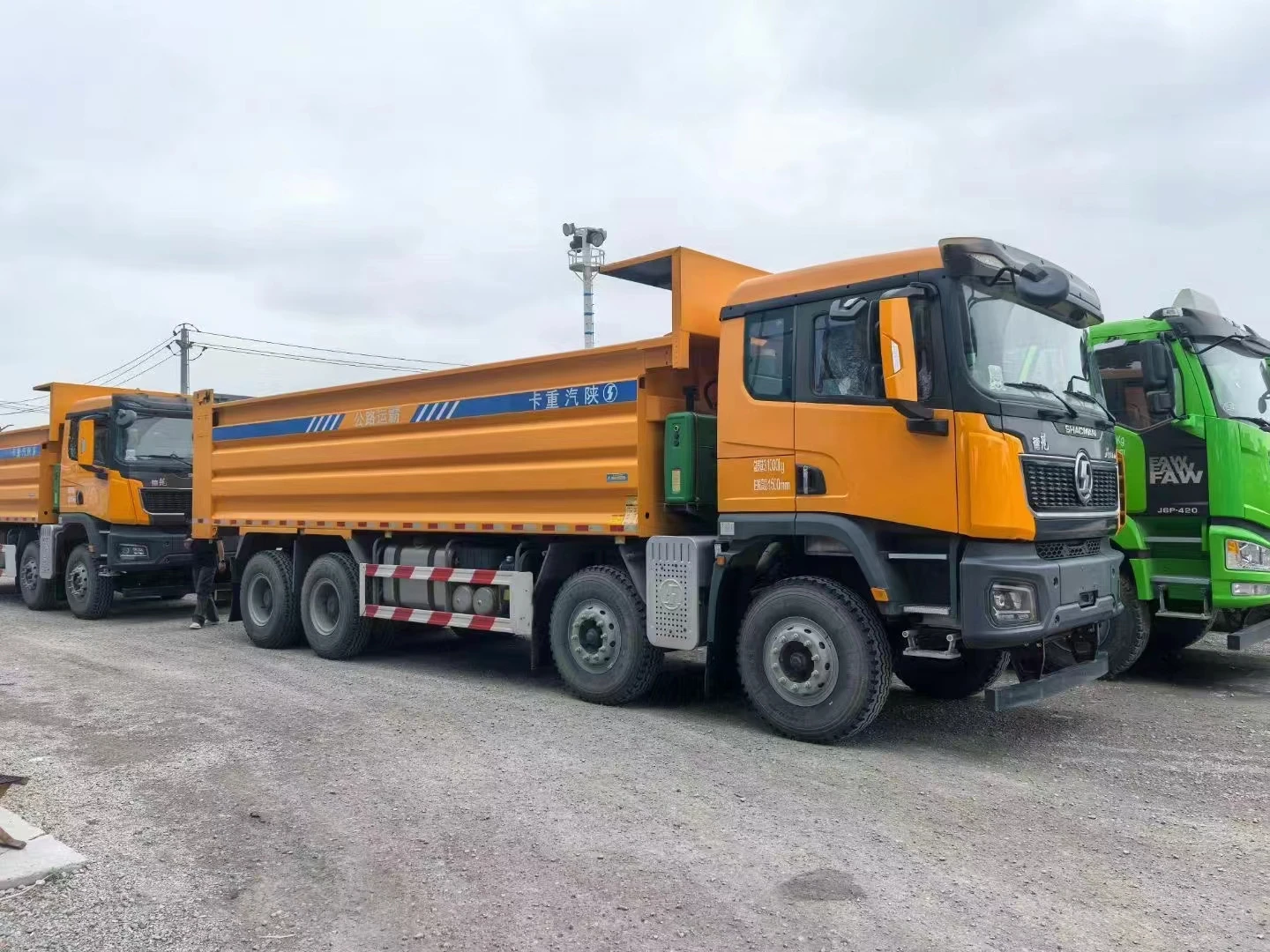 Китайский дизельный грузовик Shacman 8x4 70 тонн 12 колес