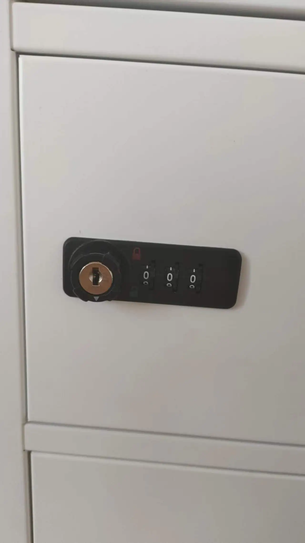 Indoor Floor-mounted Metal Charge Station Beach Laptop Phone Storage Locker With Charging Cabinet With Custom Made Power Socket