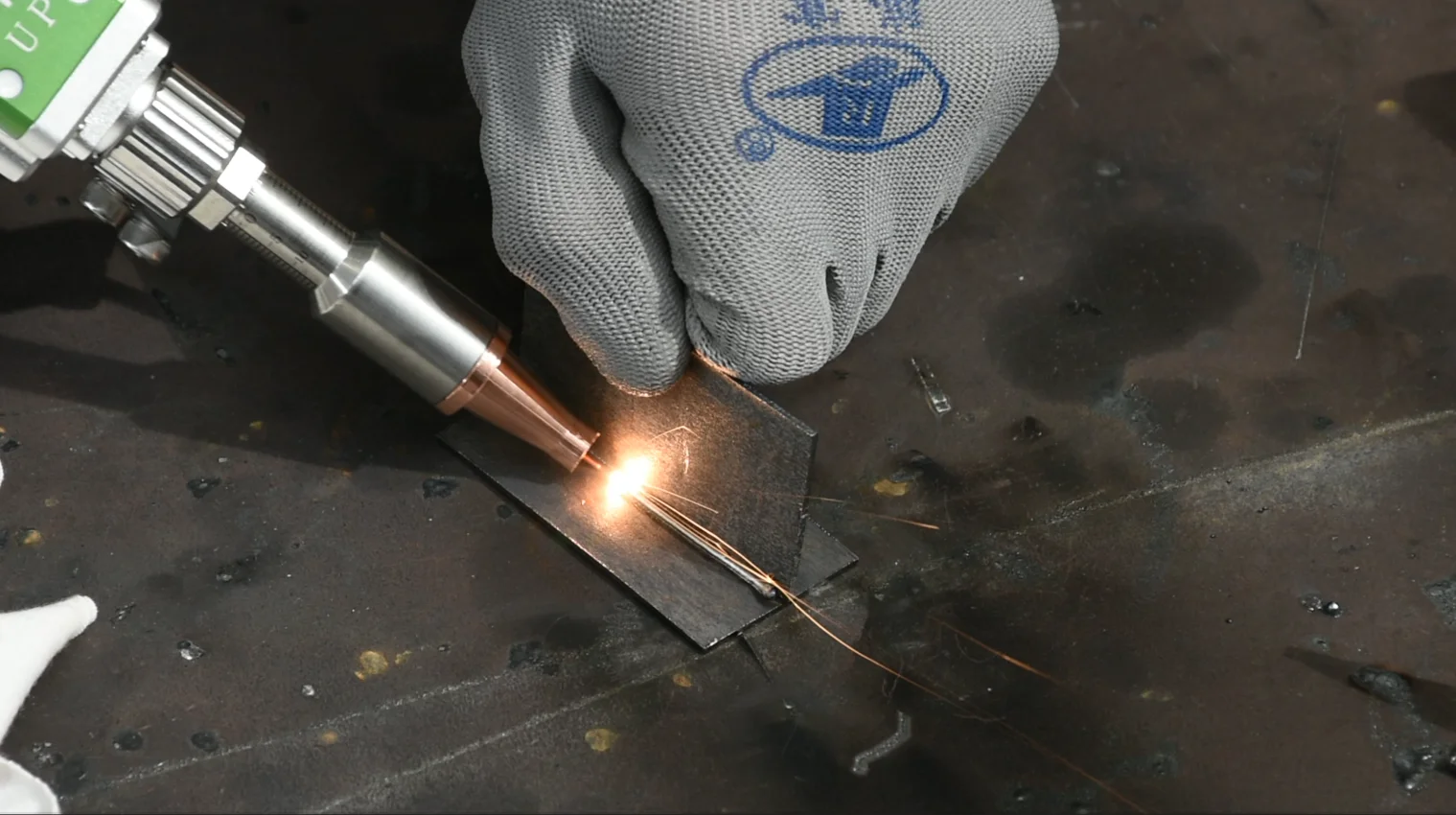 Factory Price 1500W Metal Stainless Steel Aluminum 4 in 1 Handheld Laser Welding Machine