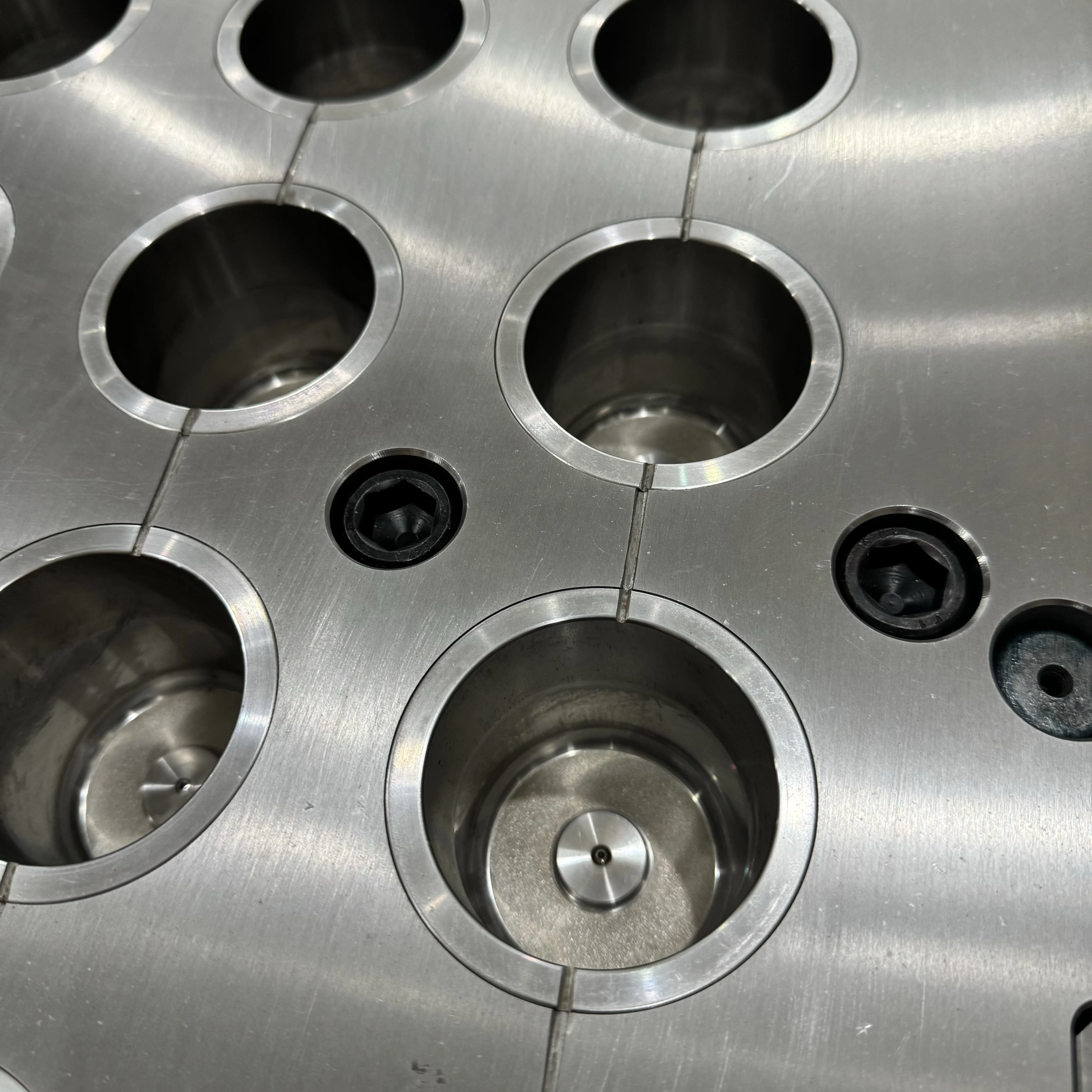 24cavity hot runner 20 liter 19 liter water bottle caps mold 5 gallon cap mould press cap moulding maker manufacturing
