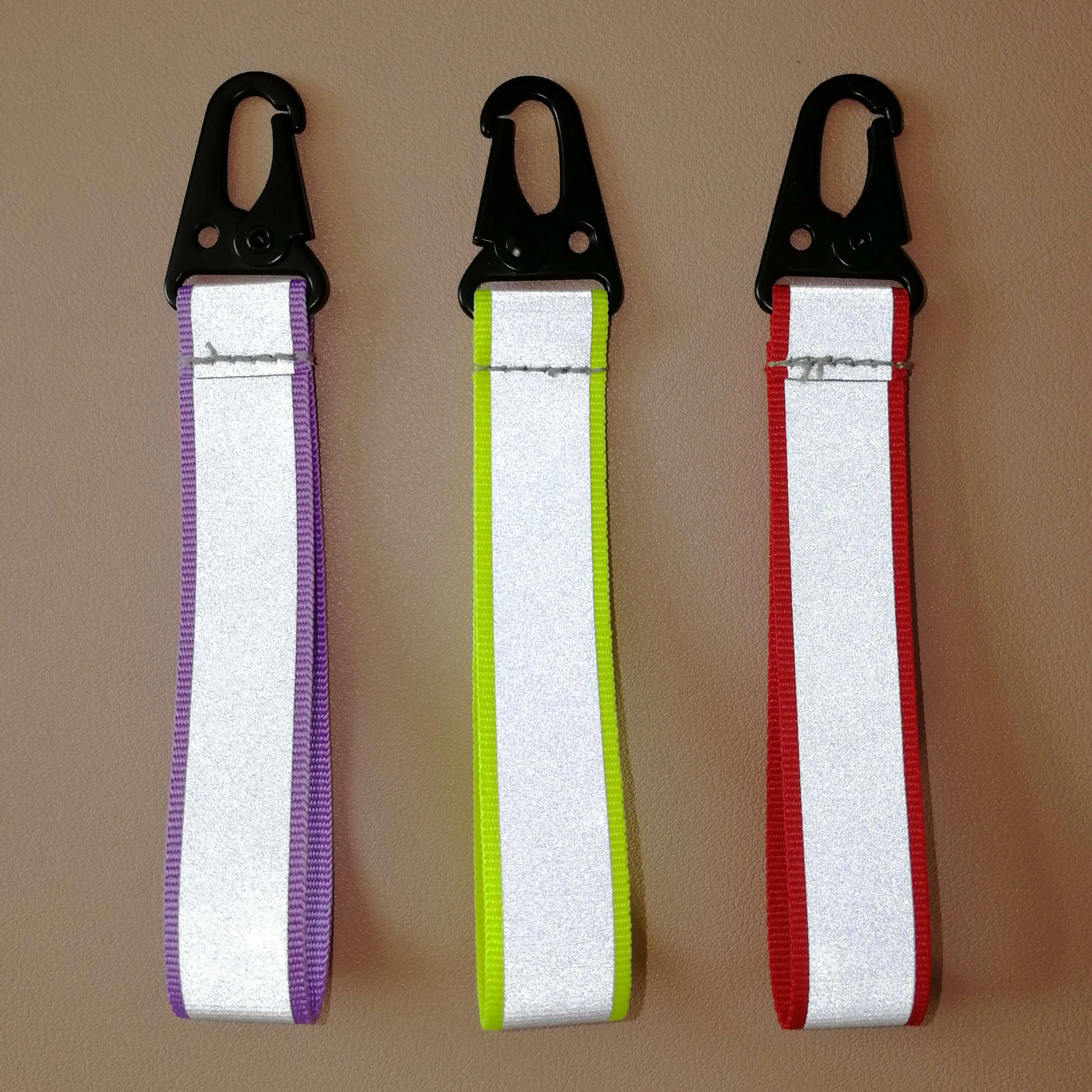 wholesale gift supplier custom luminescent light wristlet keychain bracelet