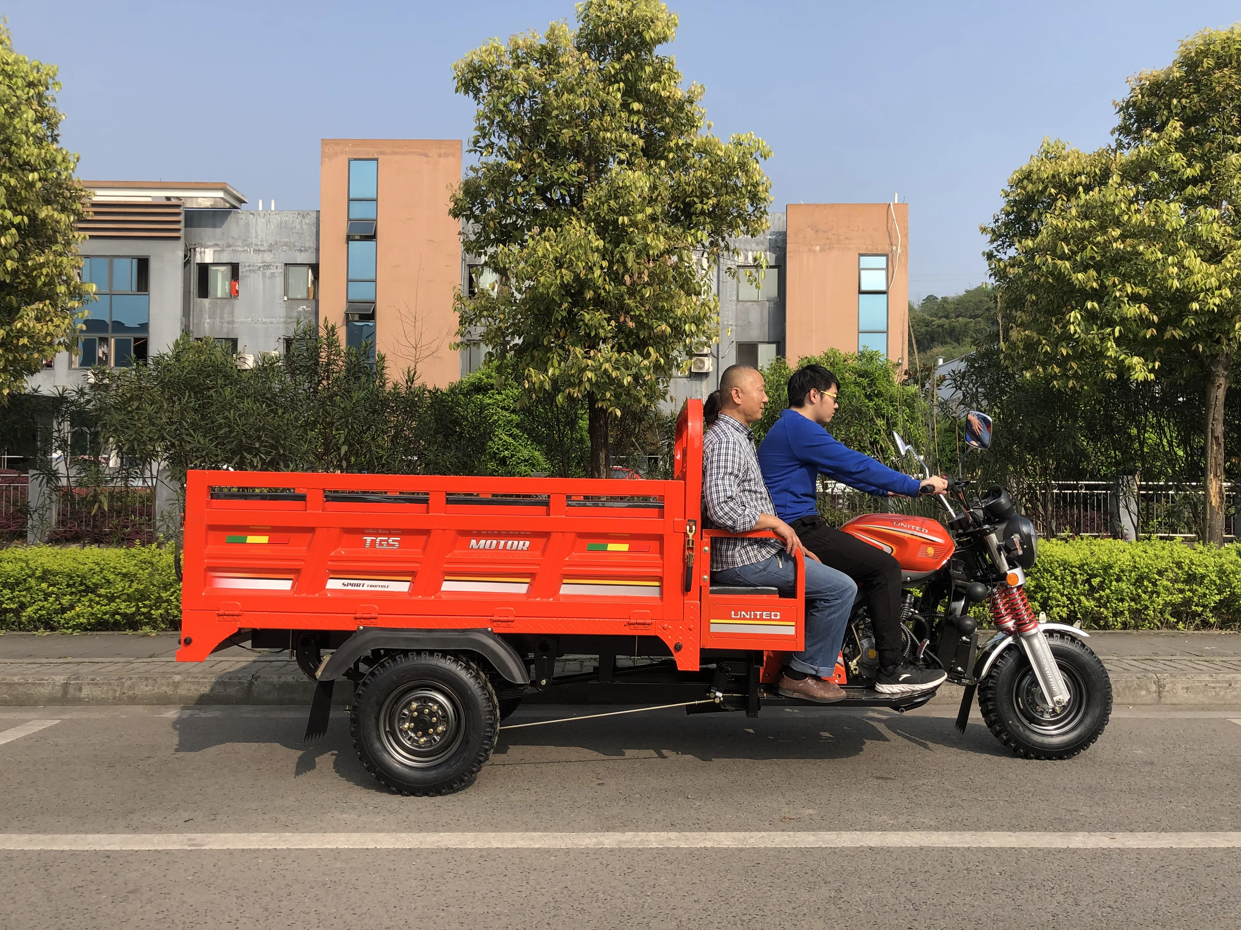 TBS ChongQing 2021  cargo tricycle with gasoline Max Load 1500-2000KG for african market