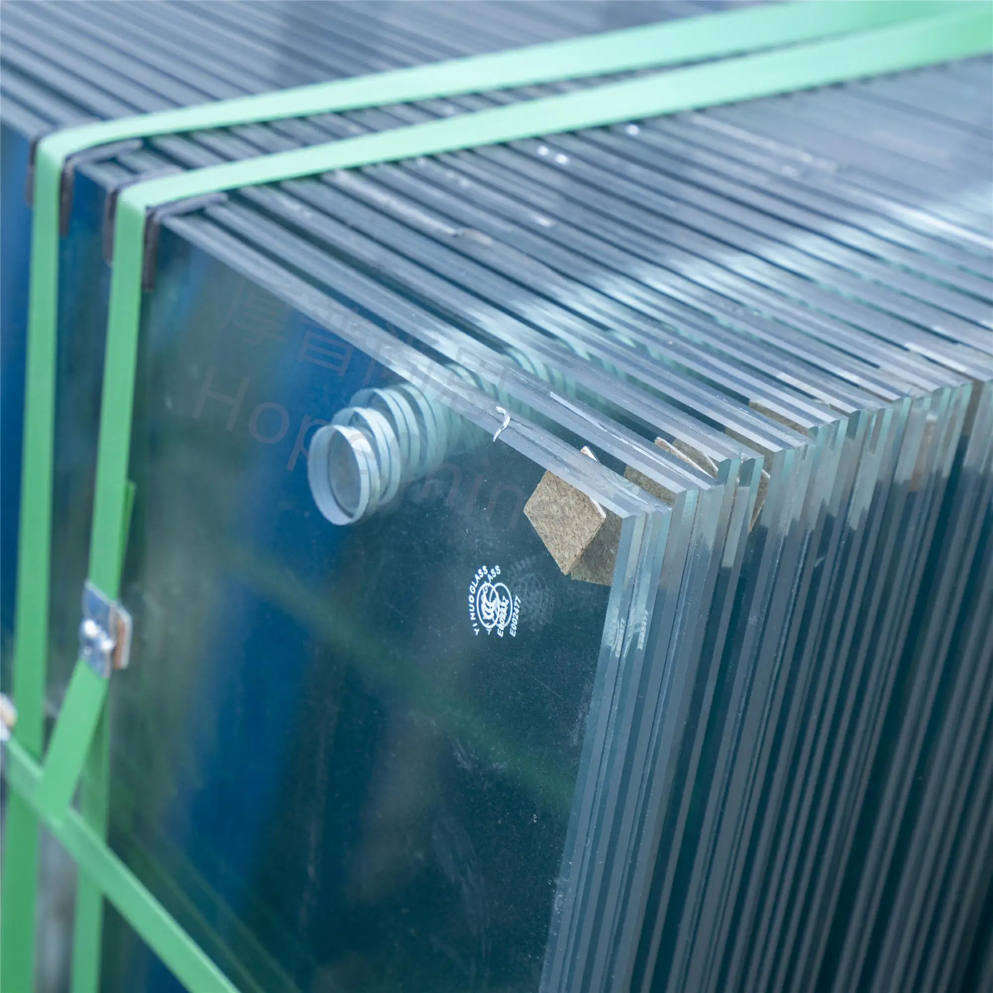 
 С двойным остеклением из многослойного безосколочного стекла над ламинированное стекло закаленное ламинированное стекло цена по прейскуранту завода-изготовителя  