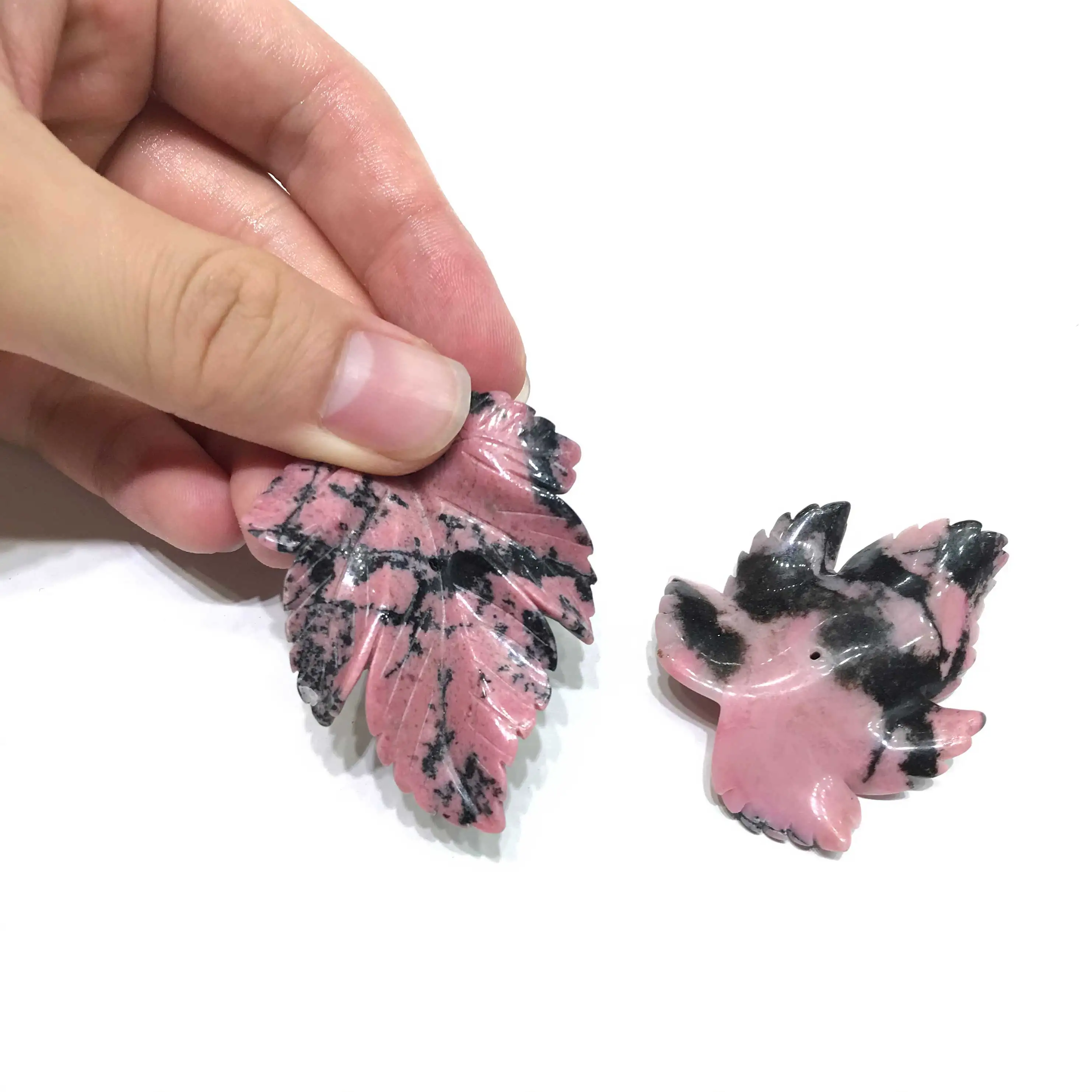 Natural Hand Carved Black Pink Rhodonite Crystal Leaf Carvings With Hole For Gift Decoration