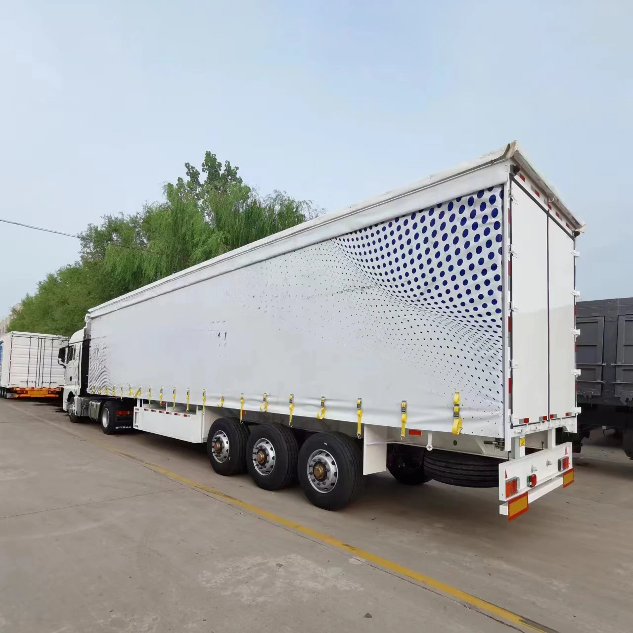 Large Carrier Capacity 40t 60t 40ft 53ft 3 Axles Side Curtain Trailer