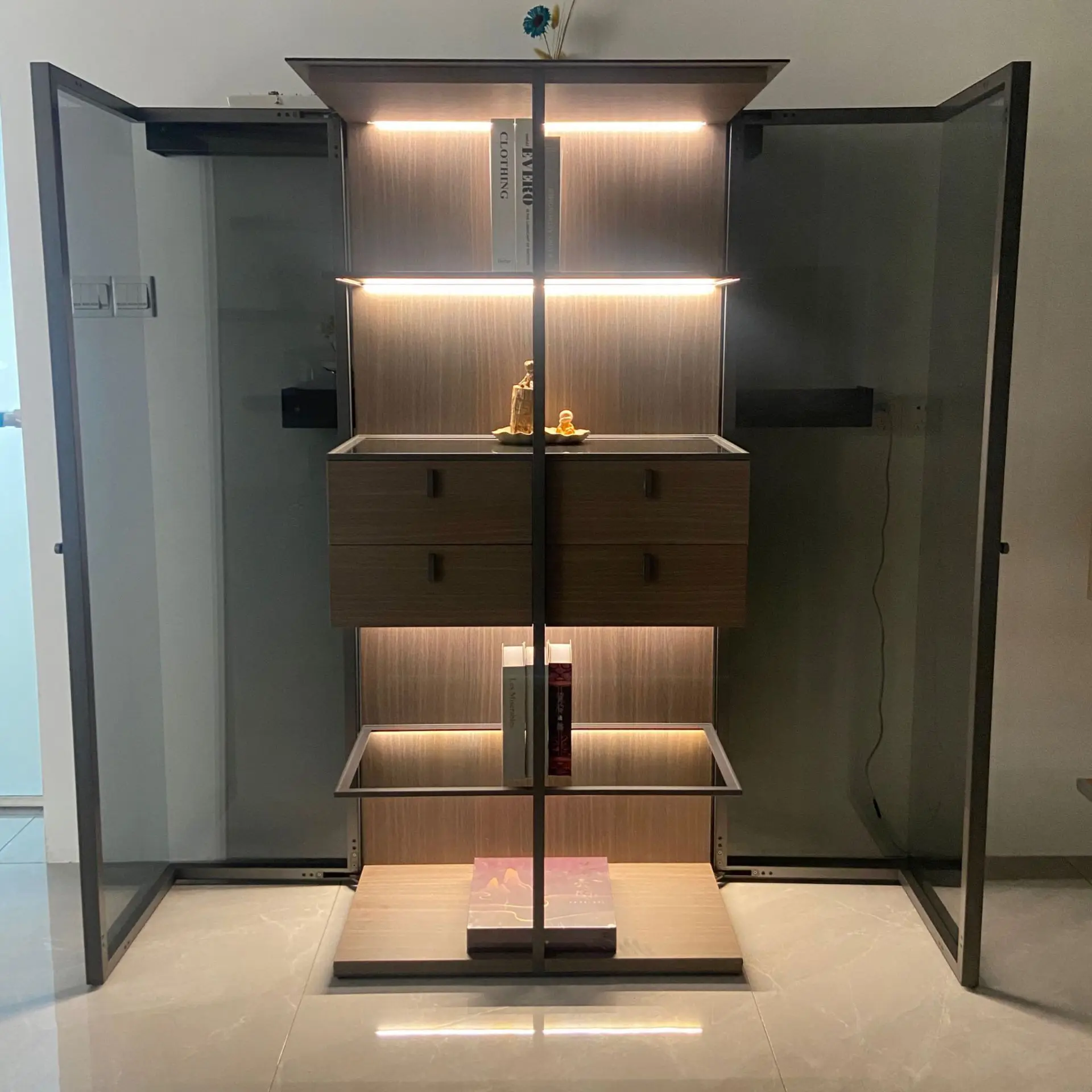 Factory luxury Italy transparent aluminum glass display case home decoration storage showcase airplane wing cabinet with drawers