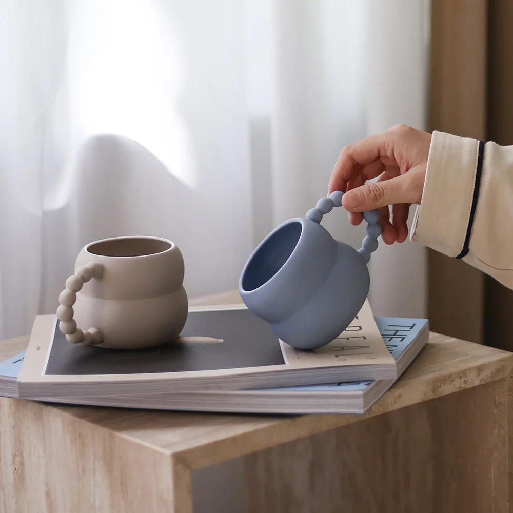 Кружка для кофе пурпулярная керамическая в корейском скандинавском стиле кружка матового цвета из глазурованного фарфора с жемчужной ручкой