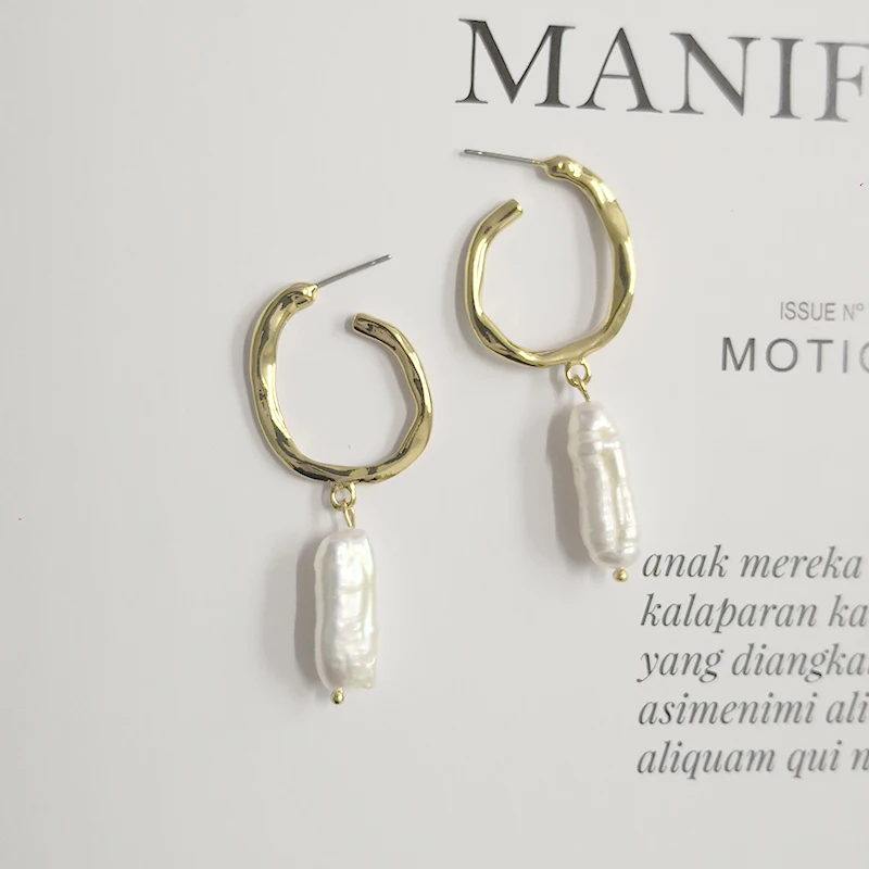 Нерегулярные пресноводный жемчуг серьги-кольца для женщин с геометрическим рисунком круг подвески небольшие серьги Huggie из золота 18 карат оптом ювелирные изделия из драгоценных металлов