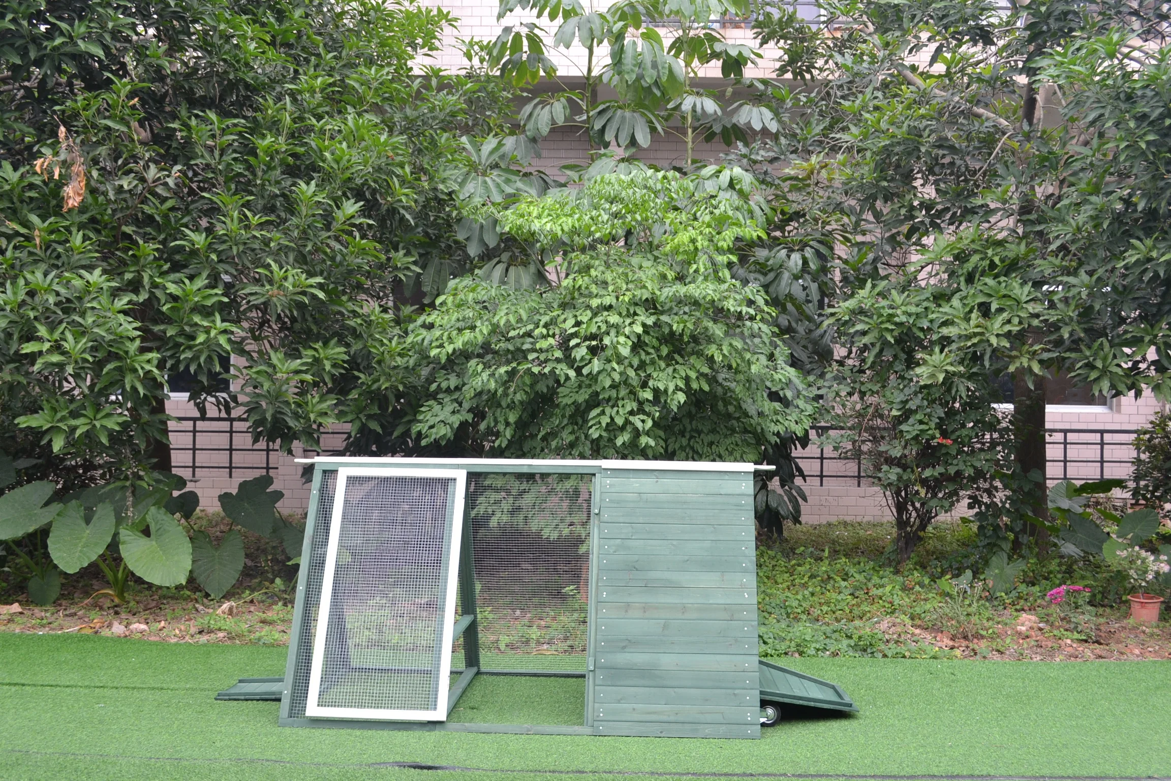 Wood backyard chicken coop wooden backyard hen house ,movable with two wheels