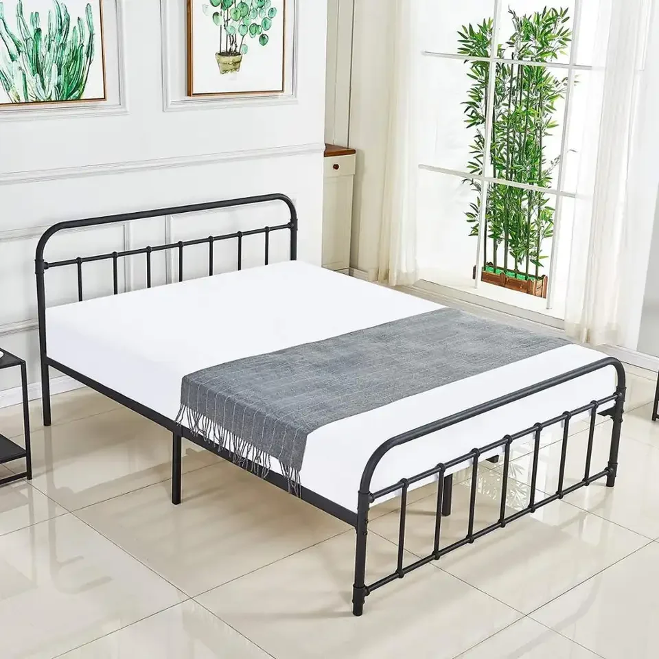Wholesales Modern Classic Design Simple Iron Beds Black and White Hotel Bedroom Metal Beds