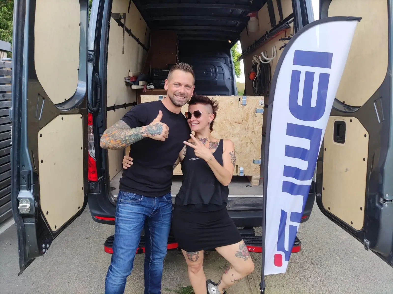 FUWEI 2023 model 2 head embroidery machine computerized hat towel embroidery machine for hoodie embroidery