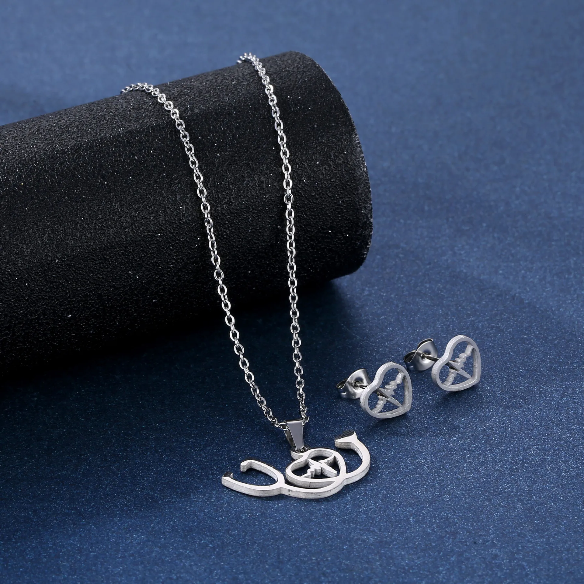 Personality Stainless Steel Heart Shaped Stethoscope Necklace Earring Stud Set Women Doctor Nurse Jewelry ECG Clavicle Chain