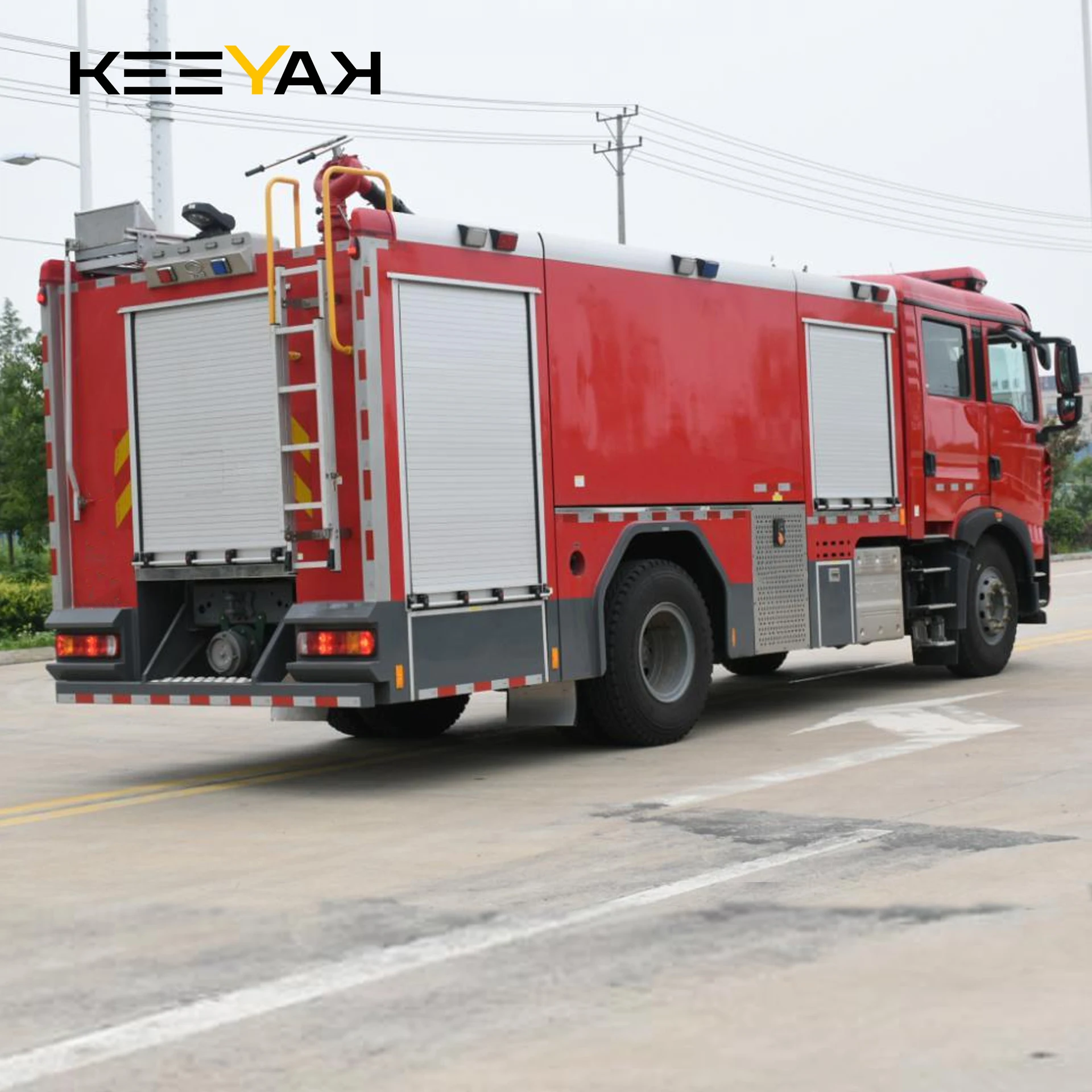 HOWO маленький пожарный грузовик 7950L мини пожарная машина макс. красный дизельный Танк время работы колесо цвет трансмиссии материал концентратор
