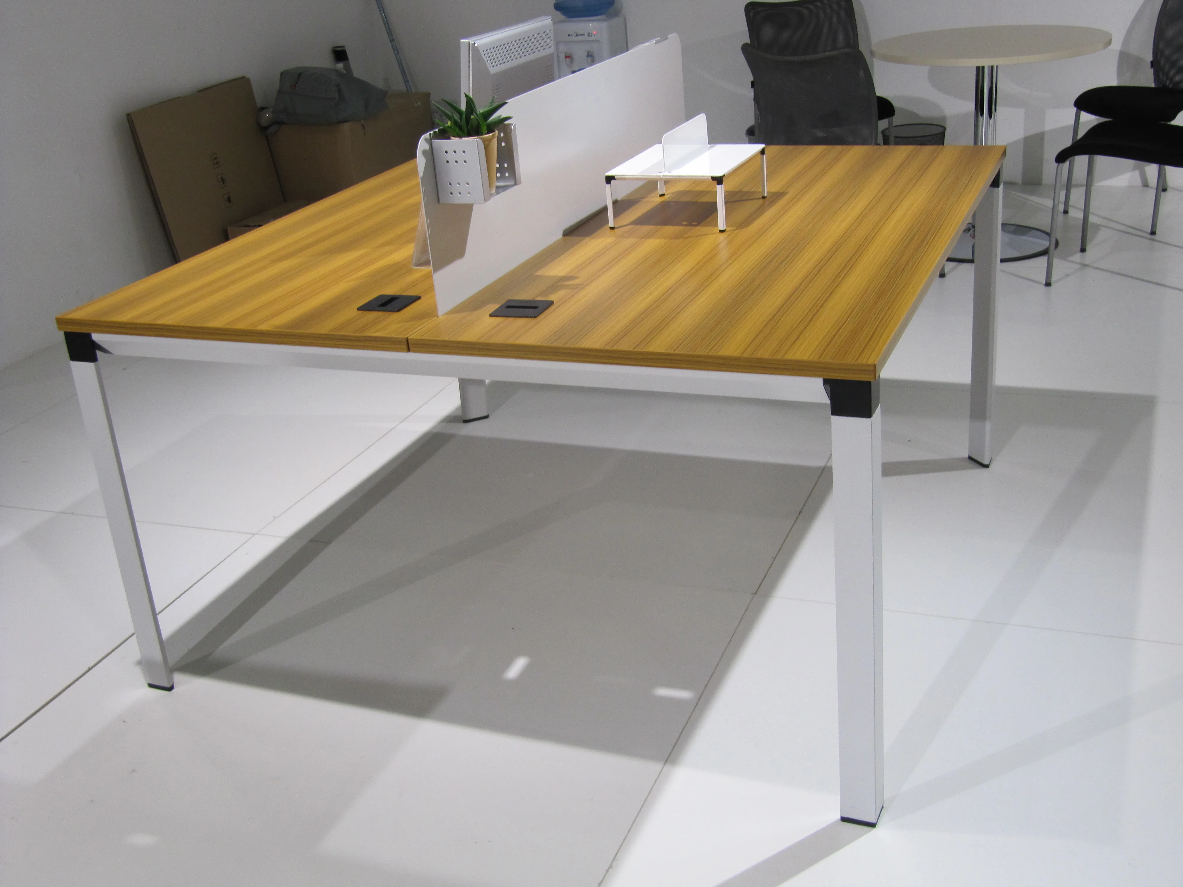 
elegant triangle tube metal table frame office workstation desk for open space 