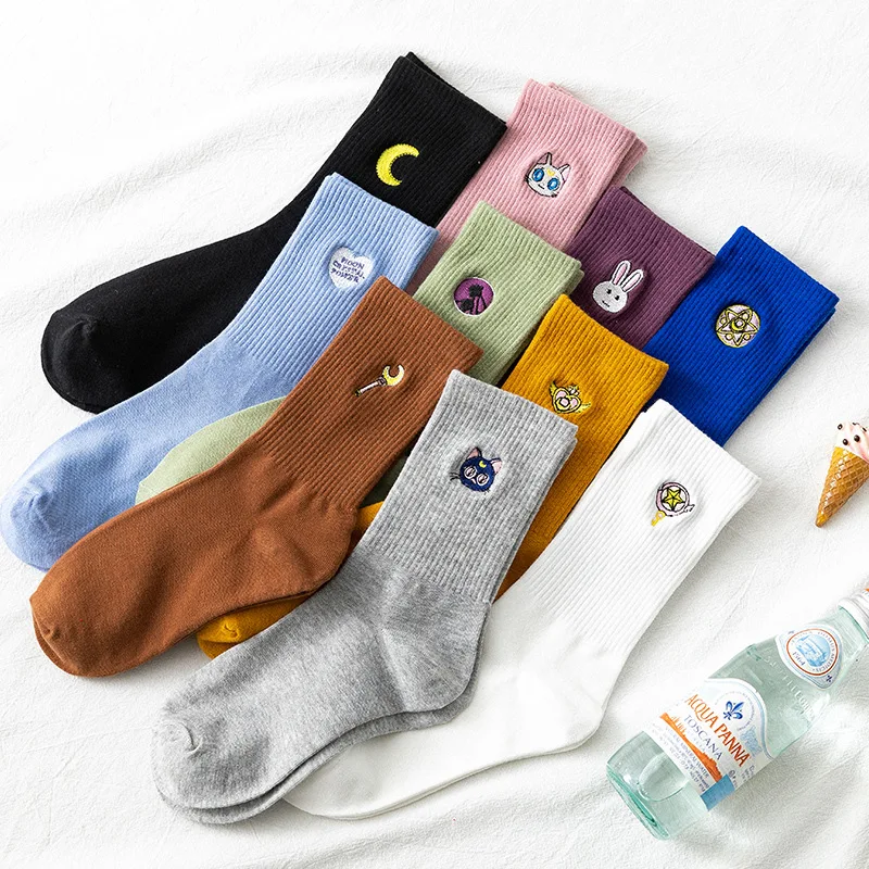 Wholesale fashion korean solid plain white black design socks custom logo embroidered