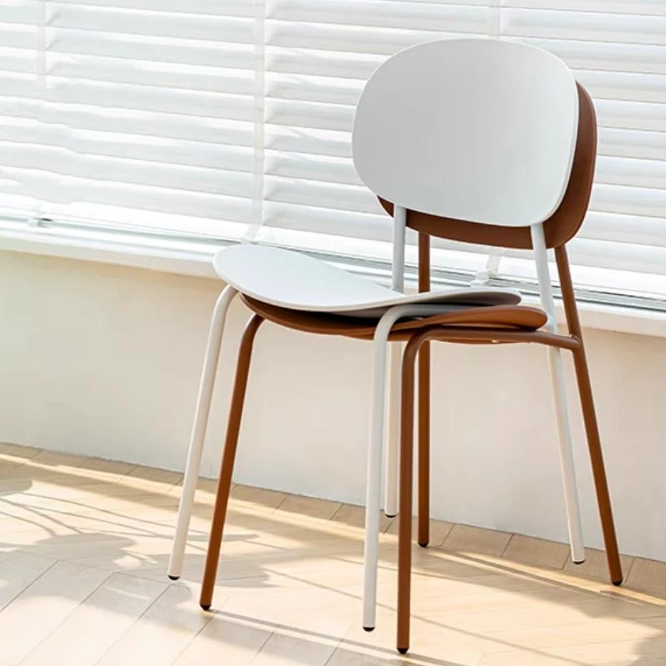 Factory Price Saving Space Stackable Modern Round Back White Kitchen Restaurant Plastic Nordic Cafe Dining Chair with Metal Legs