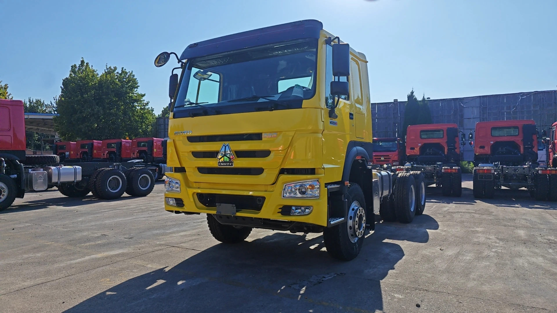 Sinotruk HOWO 380hp 6x4 10 10 Wheels  Truck Chassis