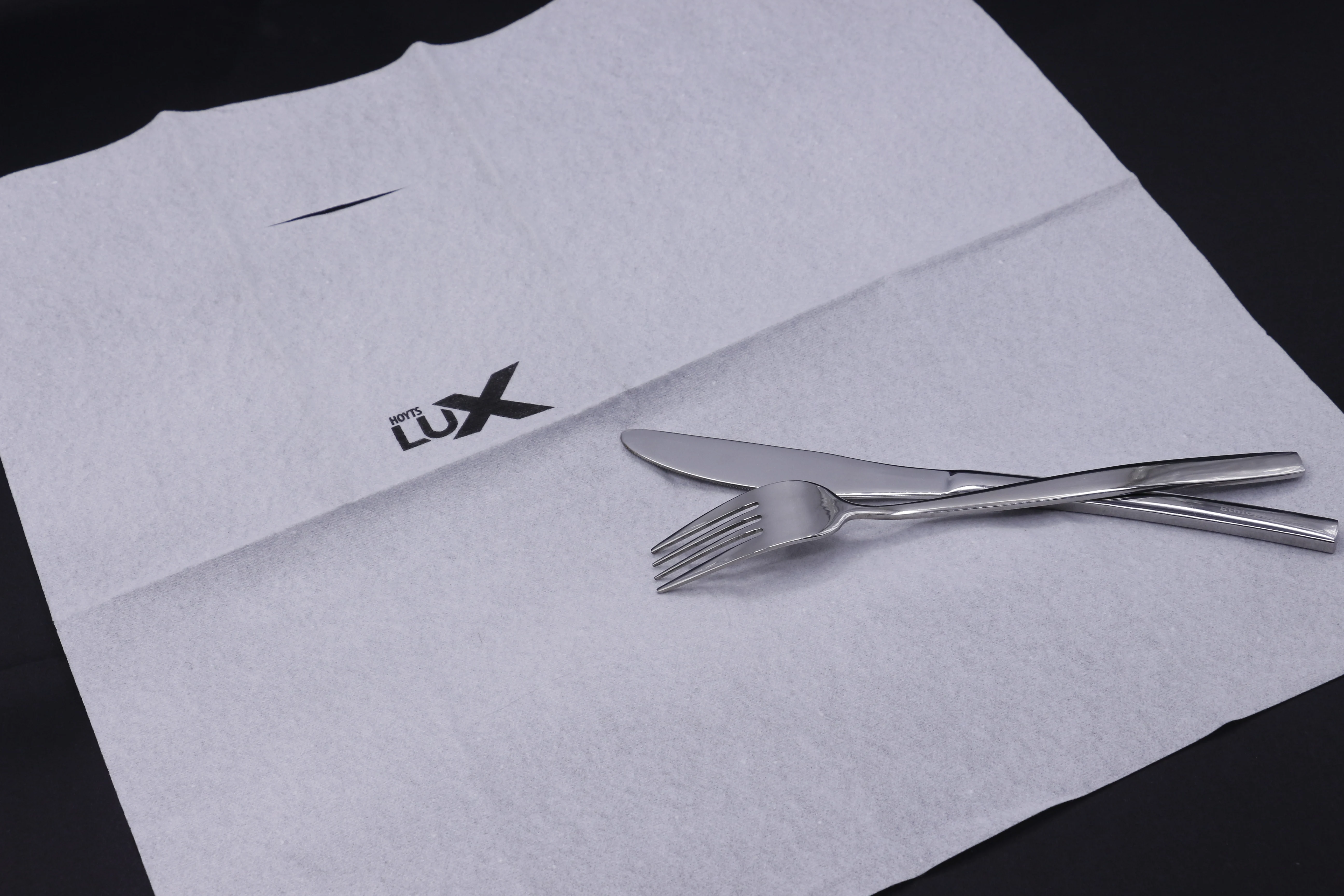 1ply thick white airlaid napkin with pocket