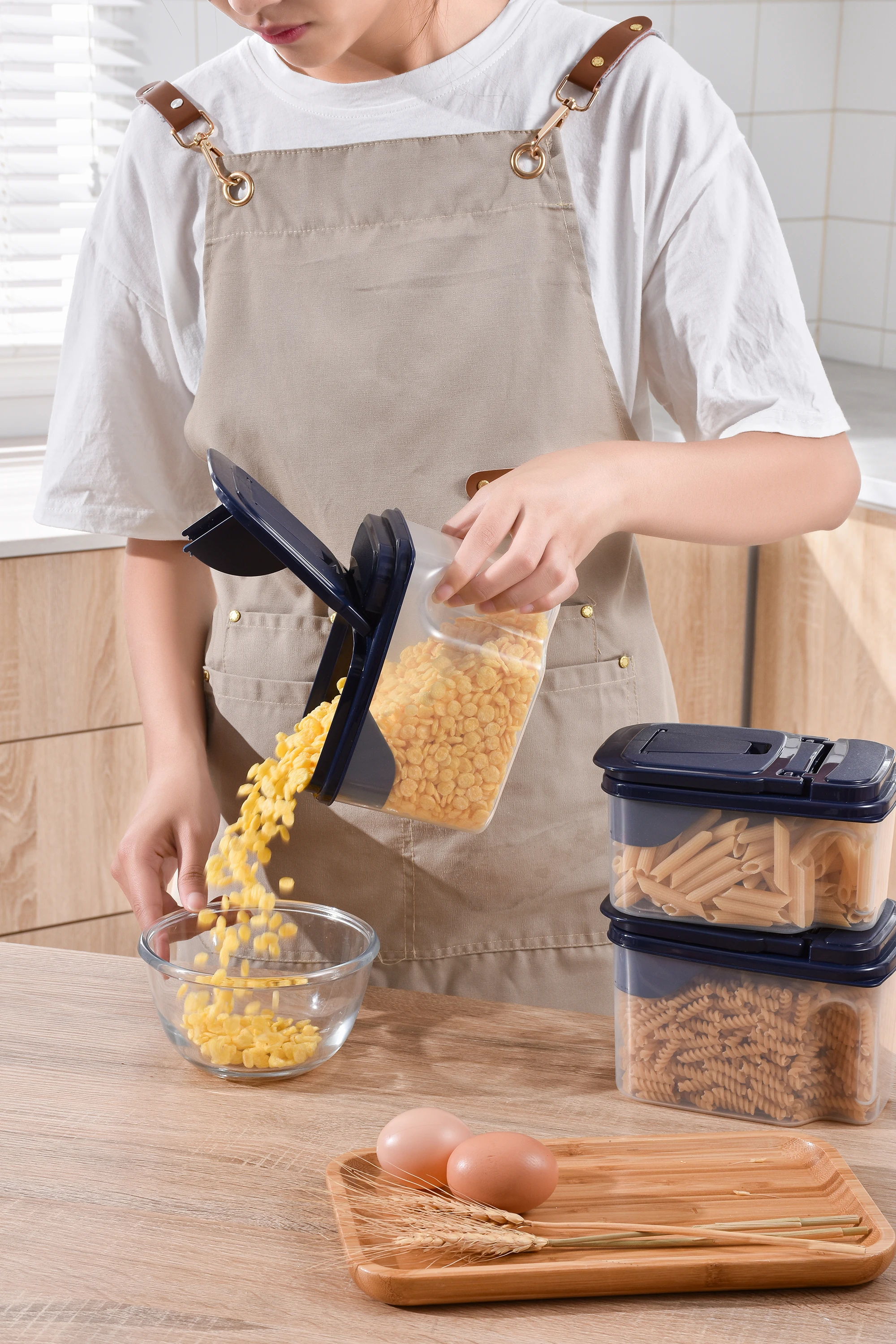 China 3l plastic cereal dispenser rice and grain storage container