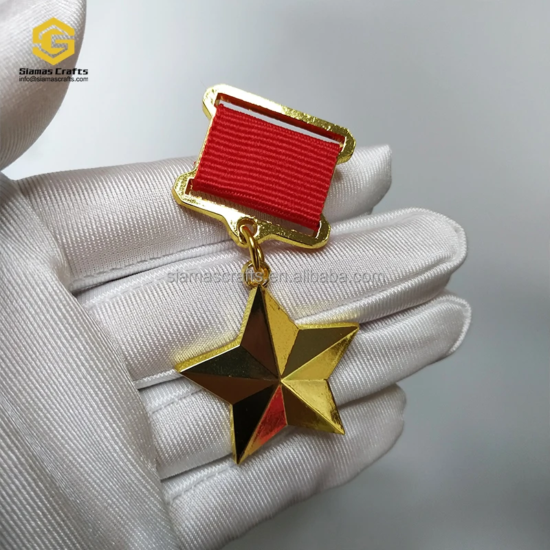 Медаль с изображением герба Российской Федерации Социалистического труда и Золотой Звезды Советского Союза