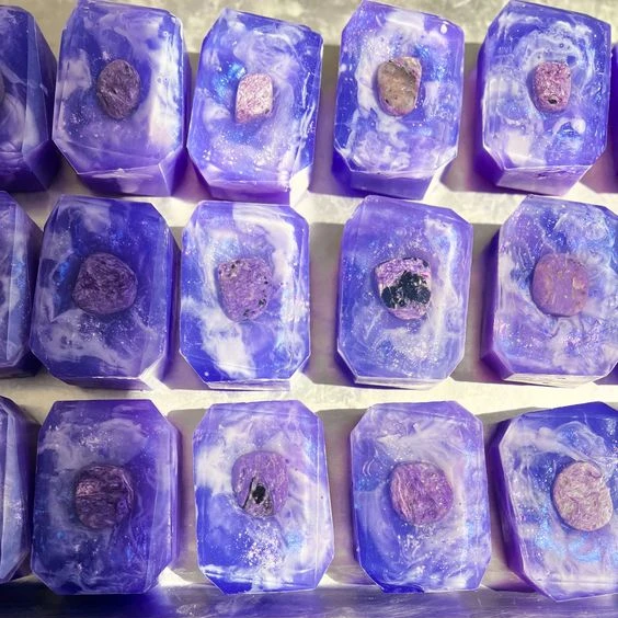 Luxury Handmade Skin Care Bar Soap Lavender Amethyst Soap Rose Quartz Crystal Fragrance Oil Bar Soap
