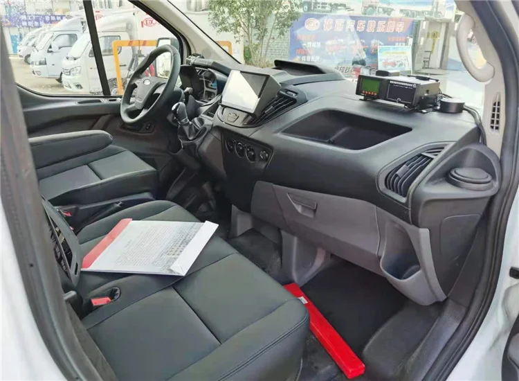 Minibus Double Cab freezer Small Refrigerated Trucks Light Frozen Vehicle 4x2 New Truck Low Price 1-10 Ton -18-0 Degree for sale